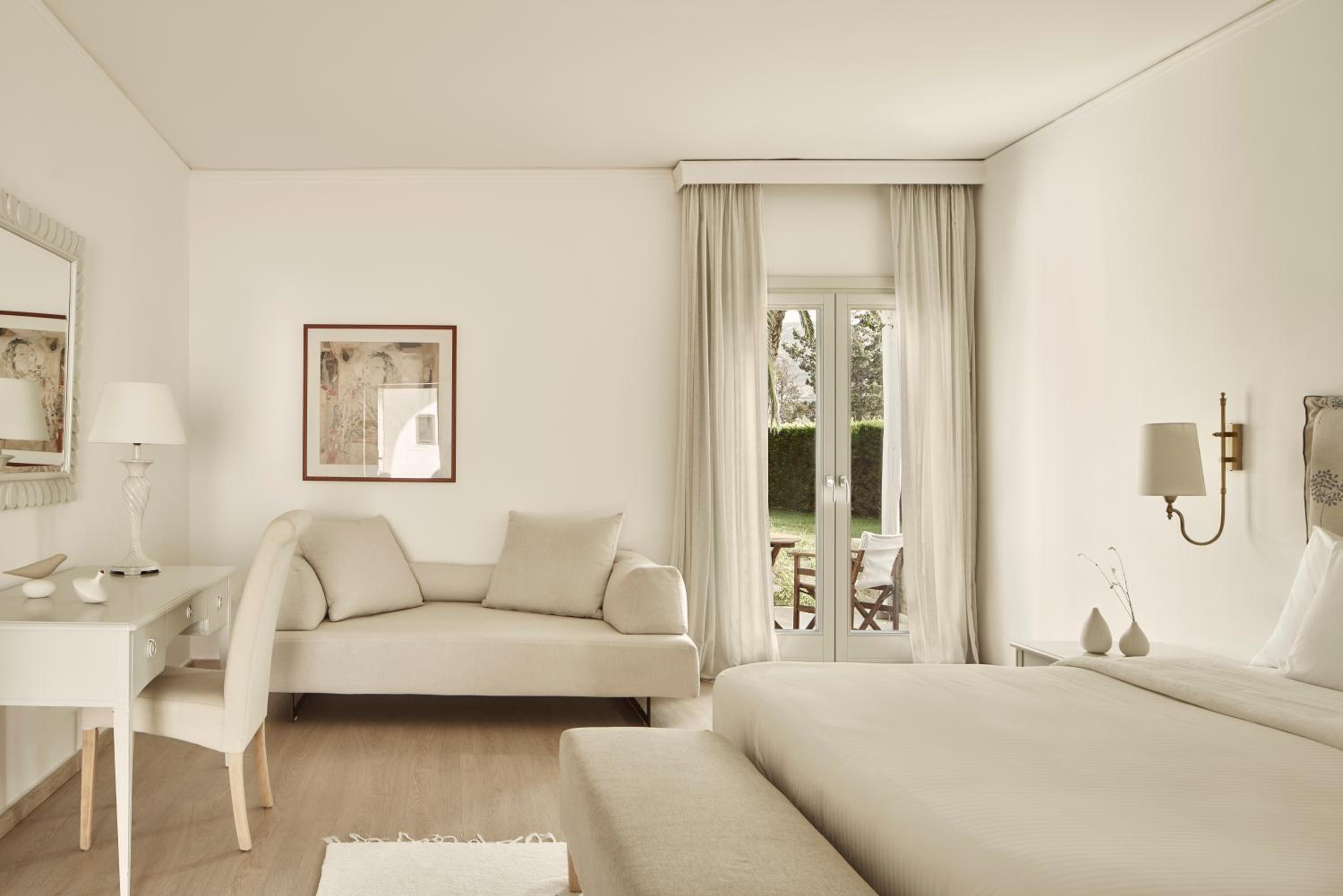 Deluxe Room - Photo 1