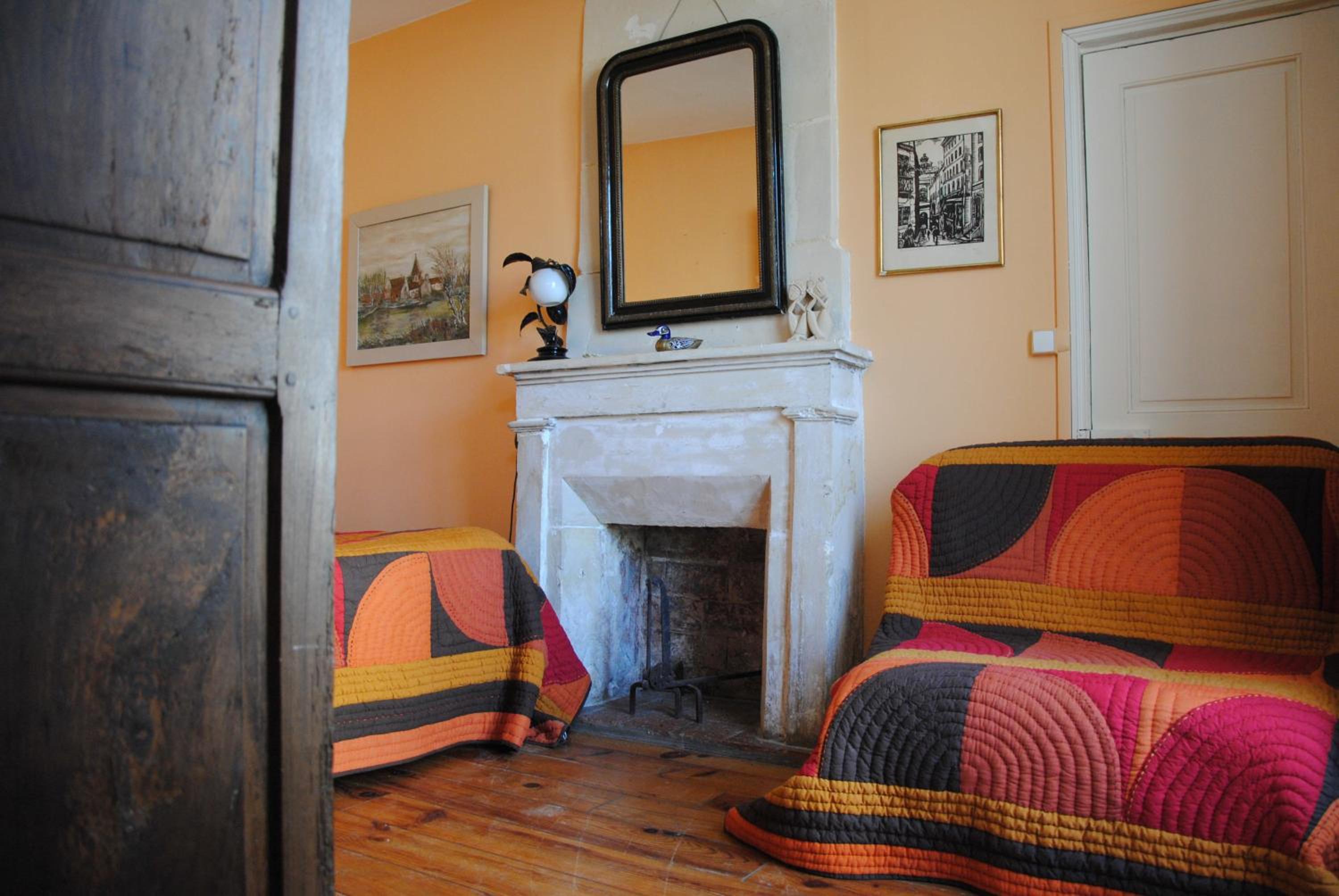 Double Room with Bath - Photo 2