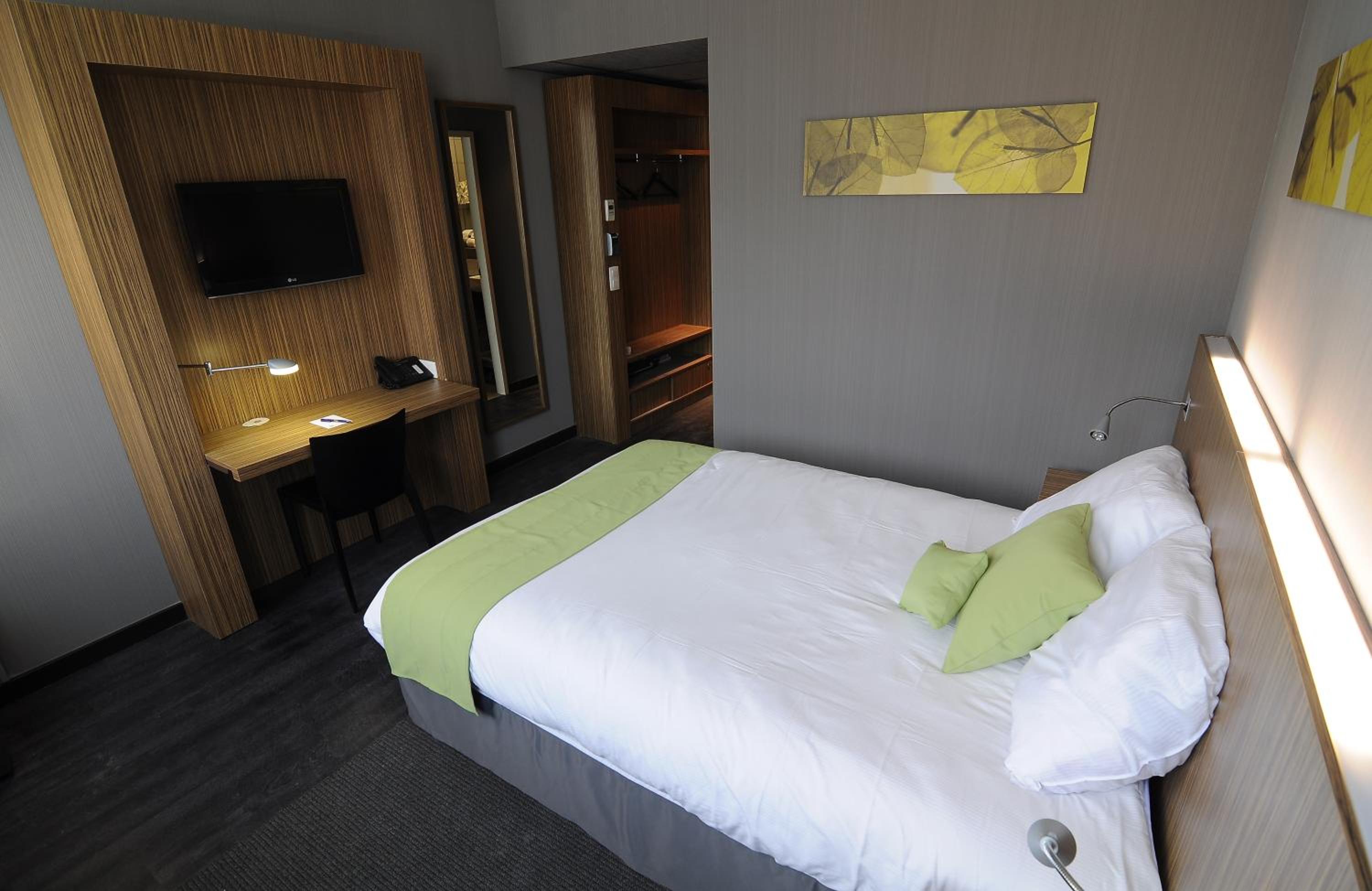 Standard Double Room - Photo 10
