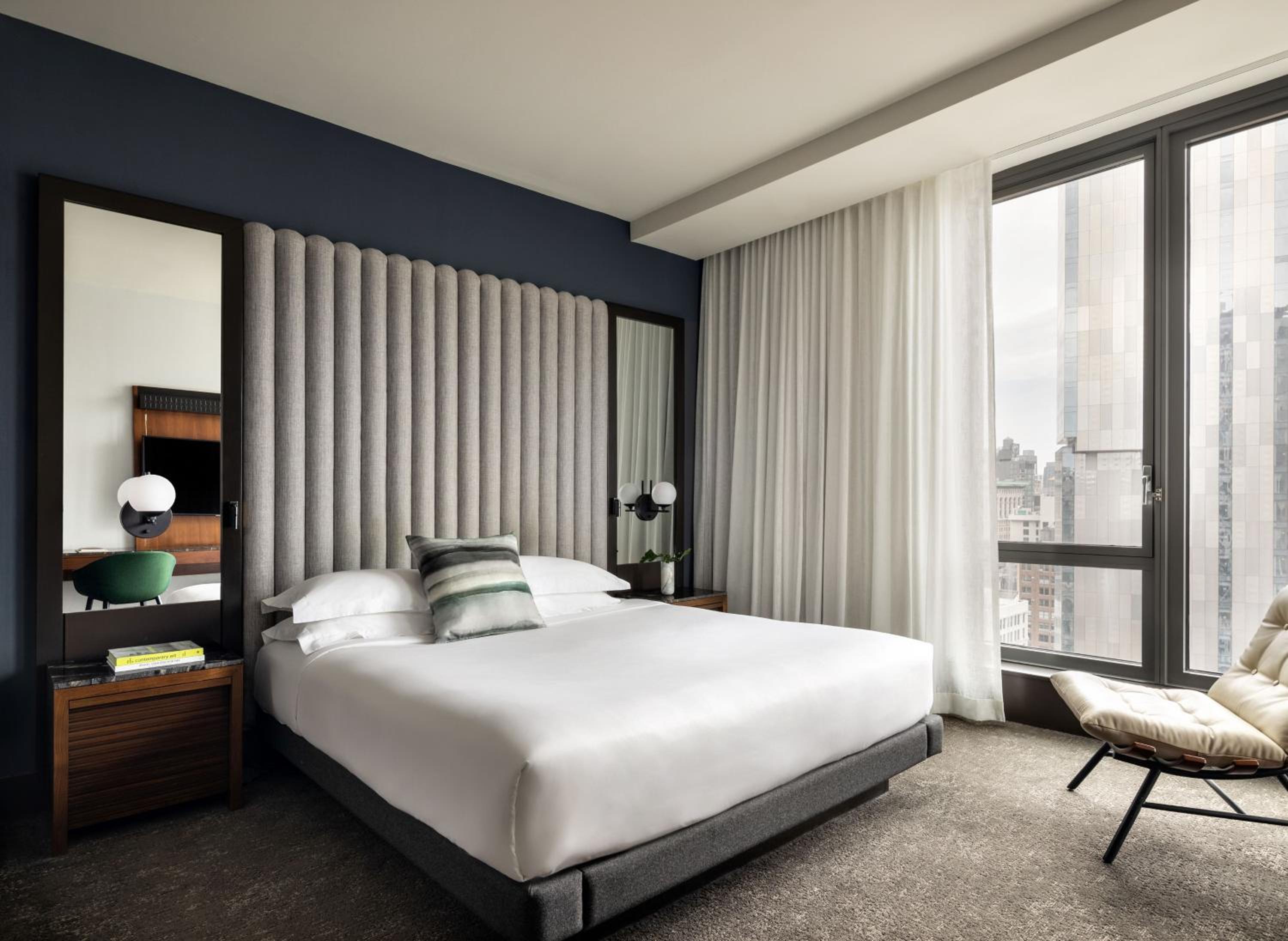Premium King Room with City View thumbnail 5