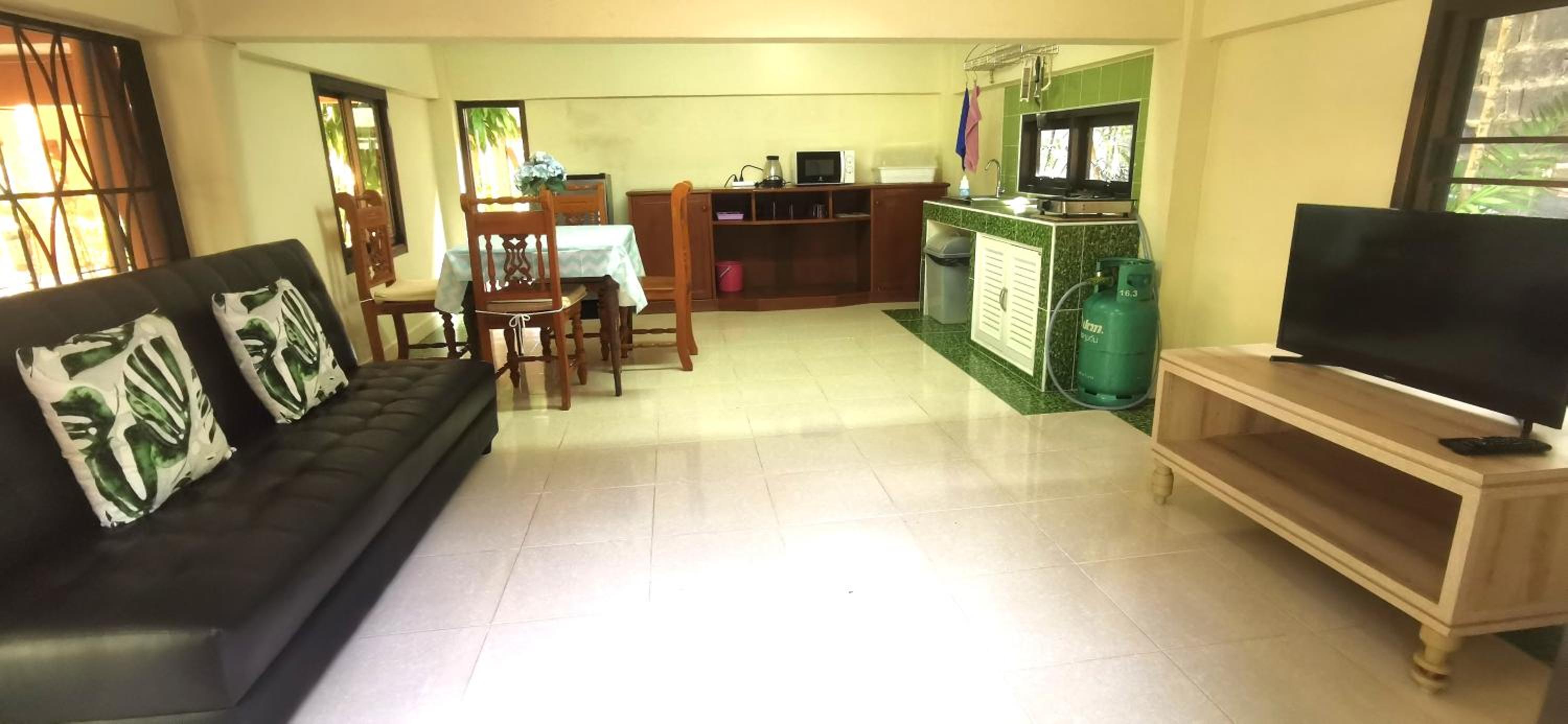 Two-Bedroom Bungalow - Photo 3