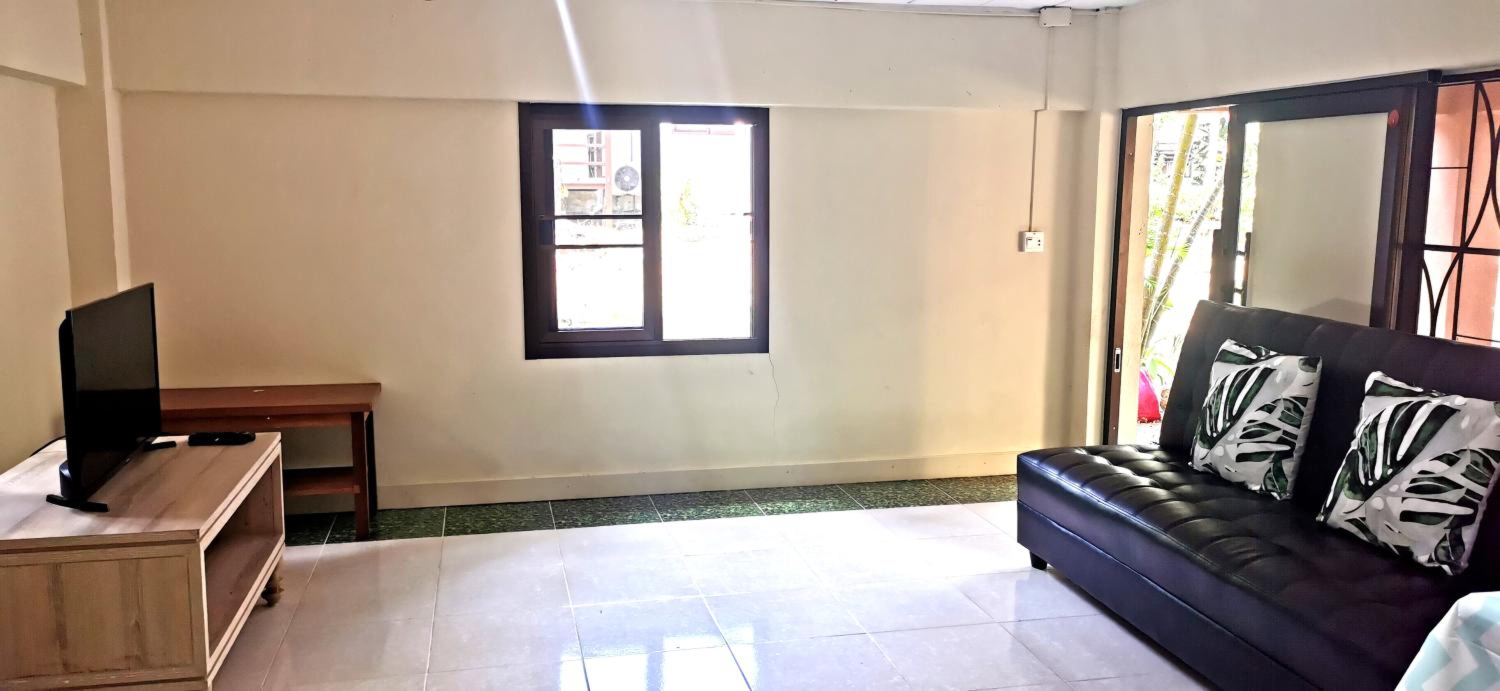 Two-Bedroom Bungalow - Photo 2