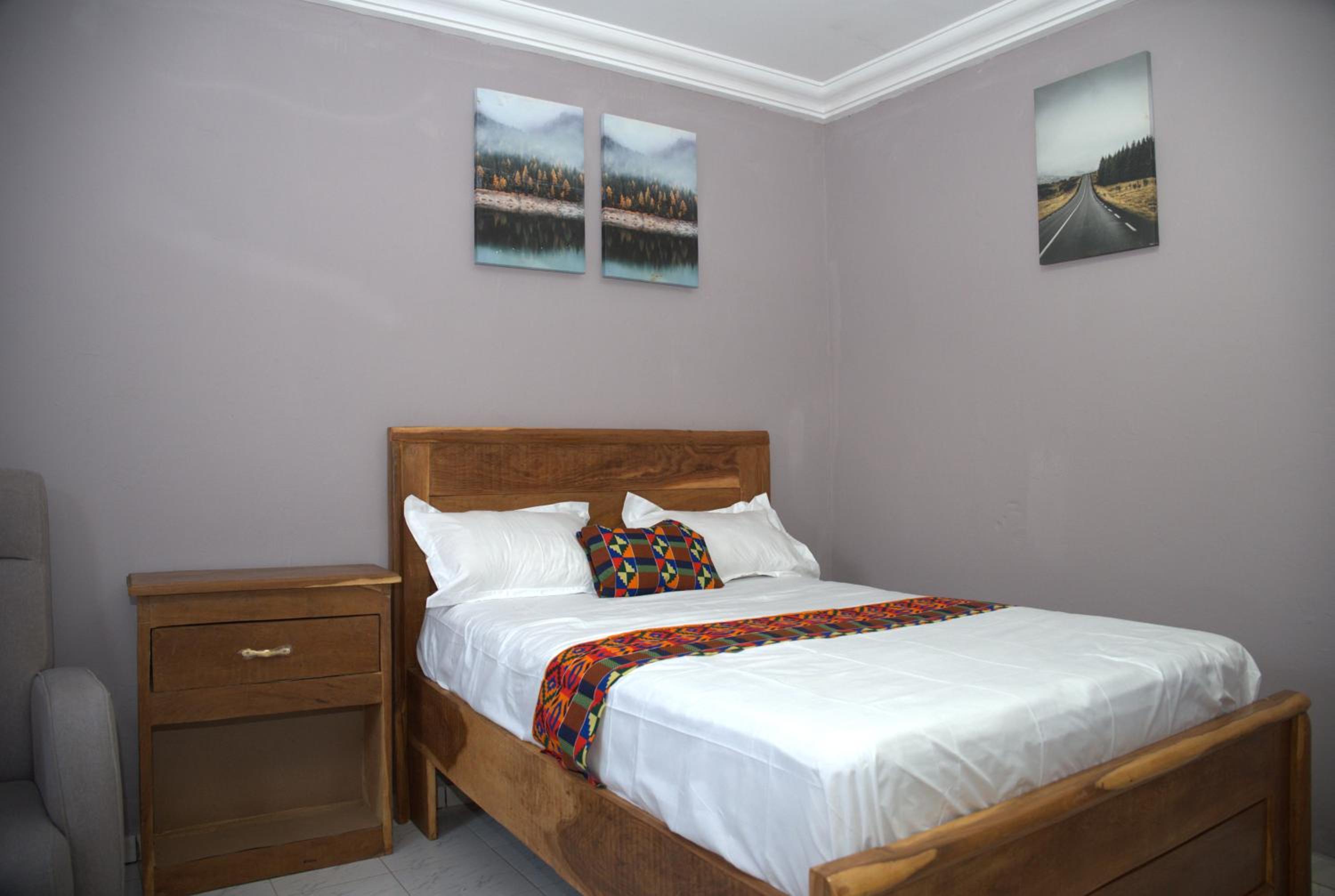 Single Room with Bathroom photo 1