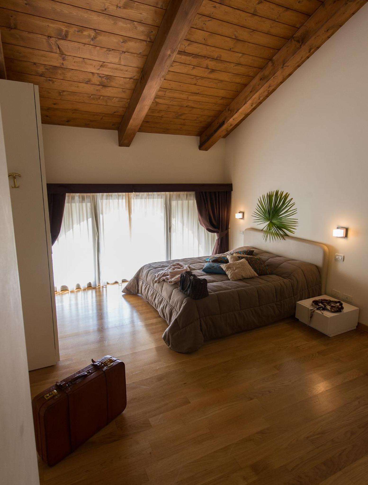 Double Room - Photo 8