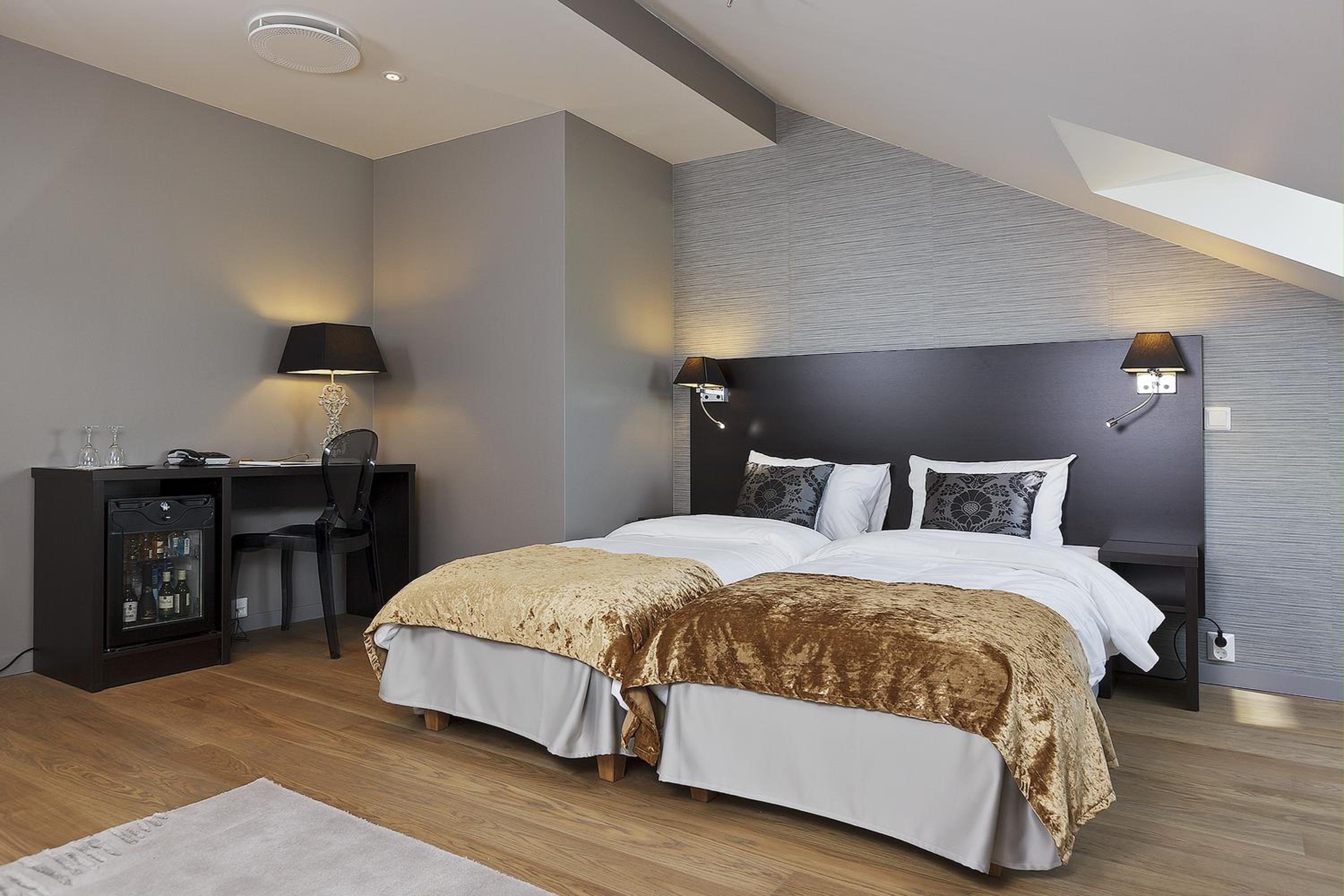 Standard Twin Room - Photo 4