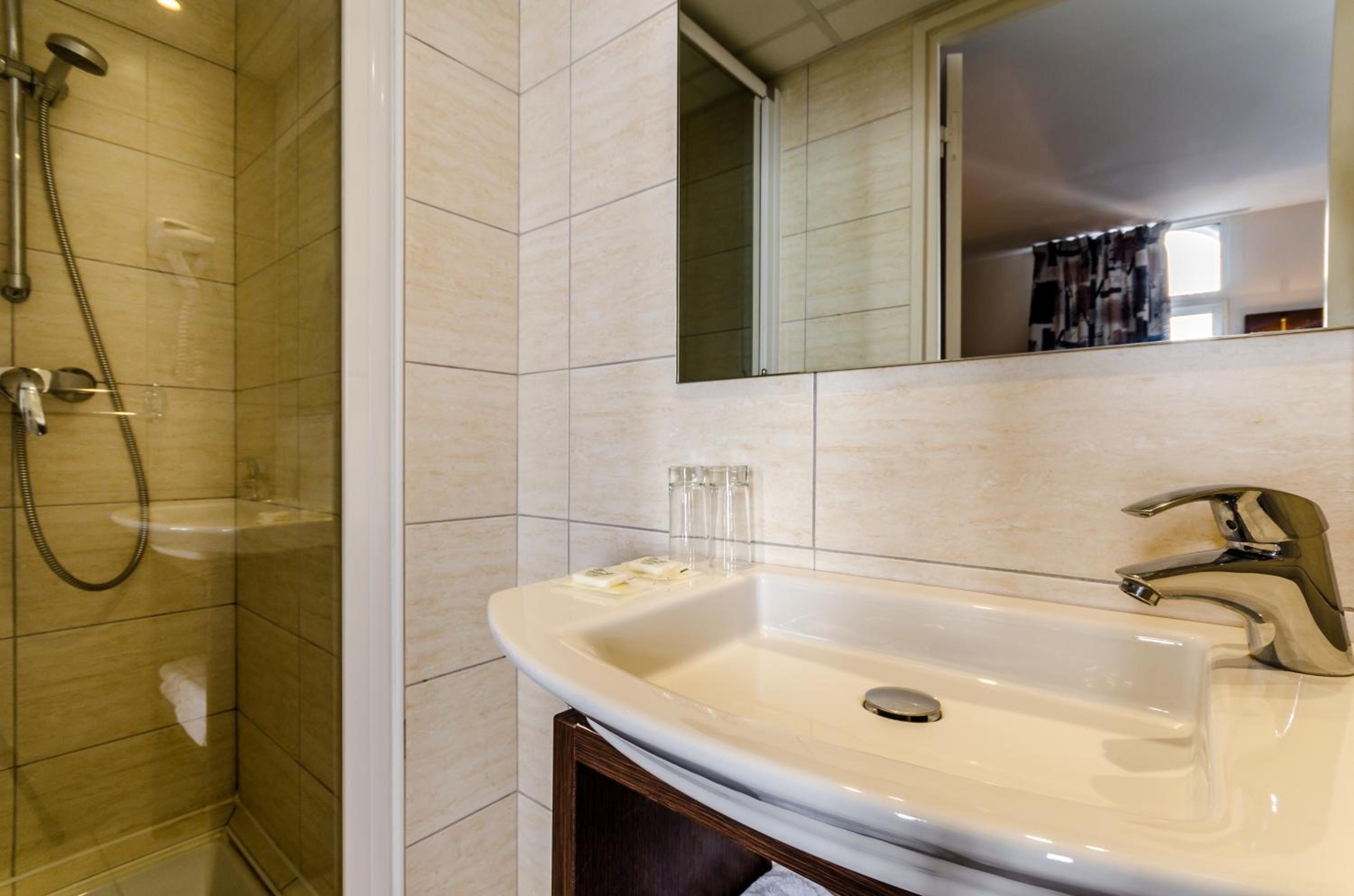 Twin Room - Photo 4