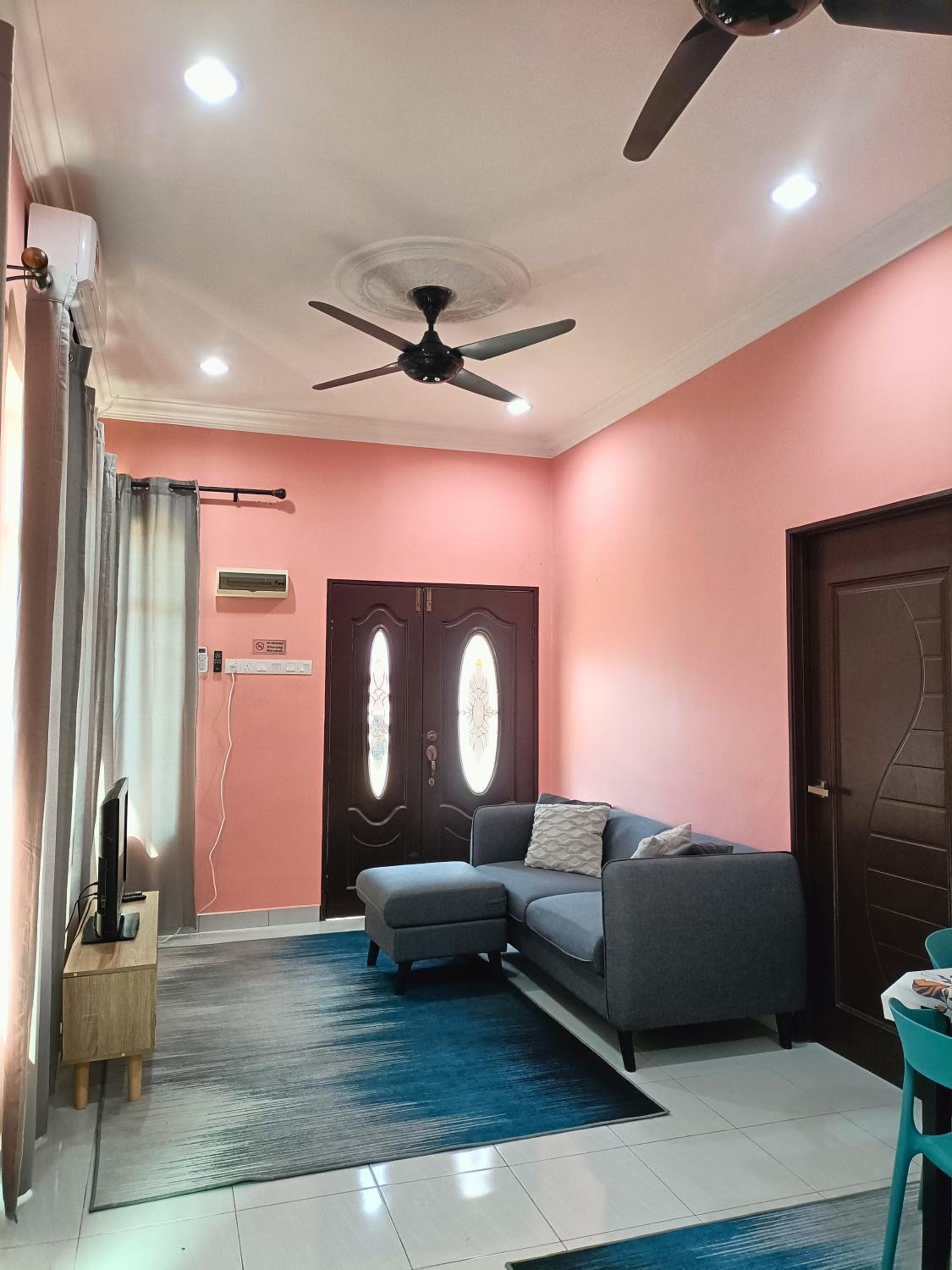 Three-Bedroom House photo 2