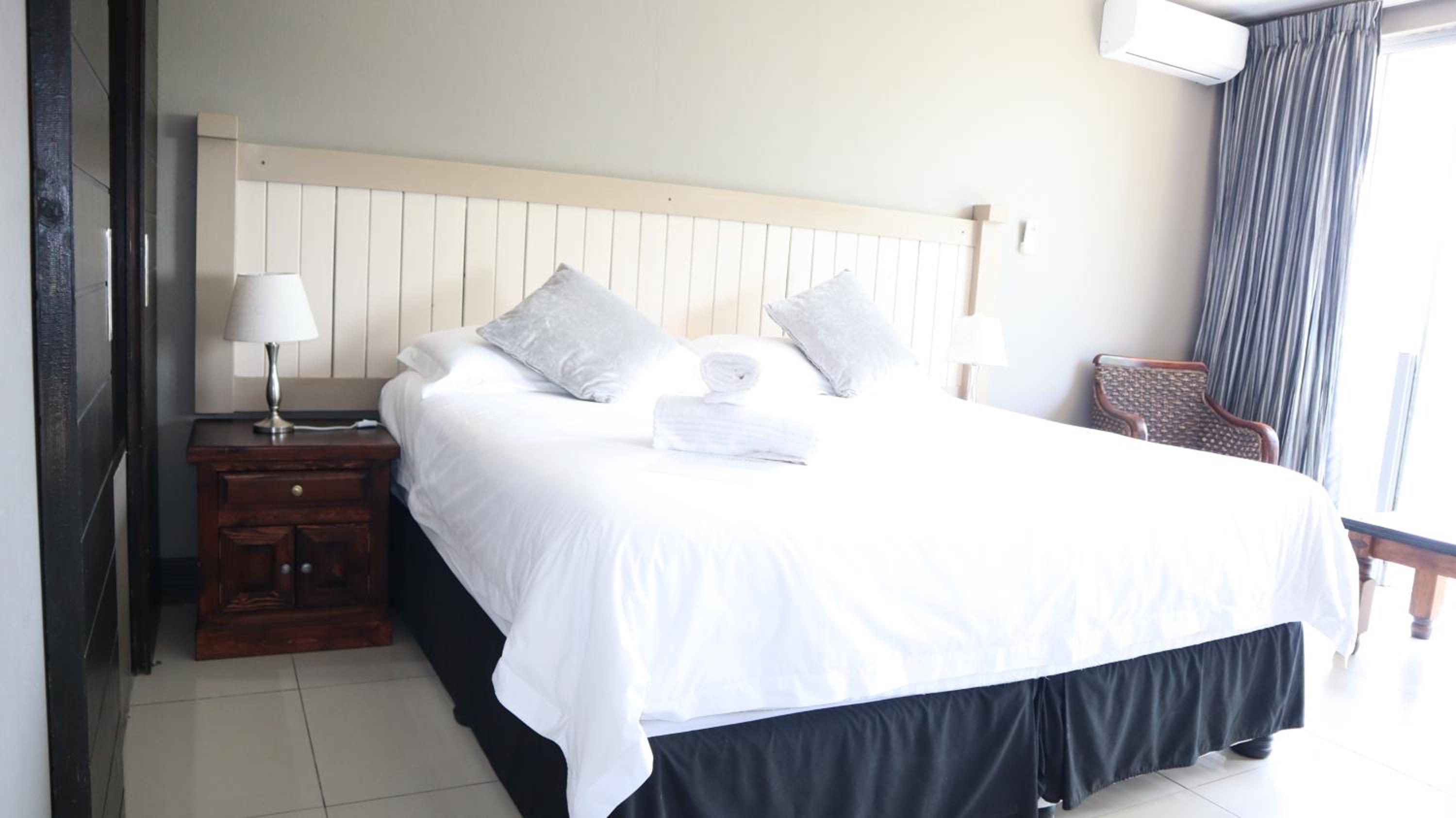Superior King Room - Photo 3