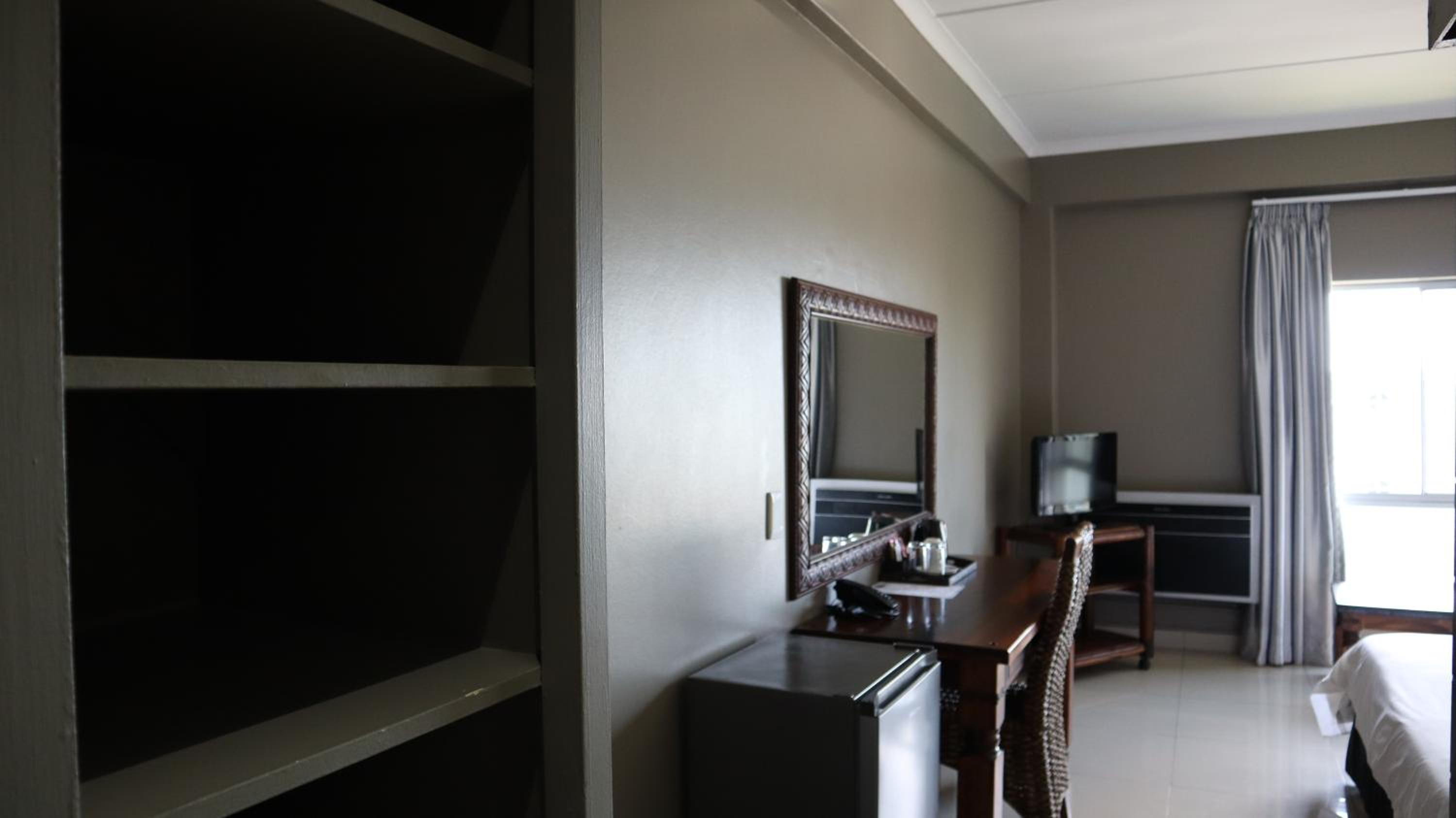 Superior King Room - Photo 2