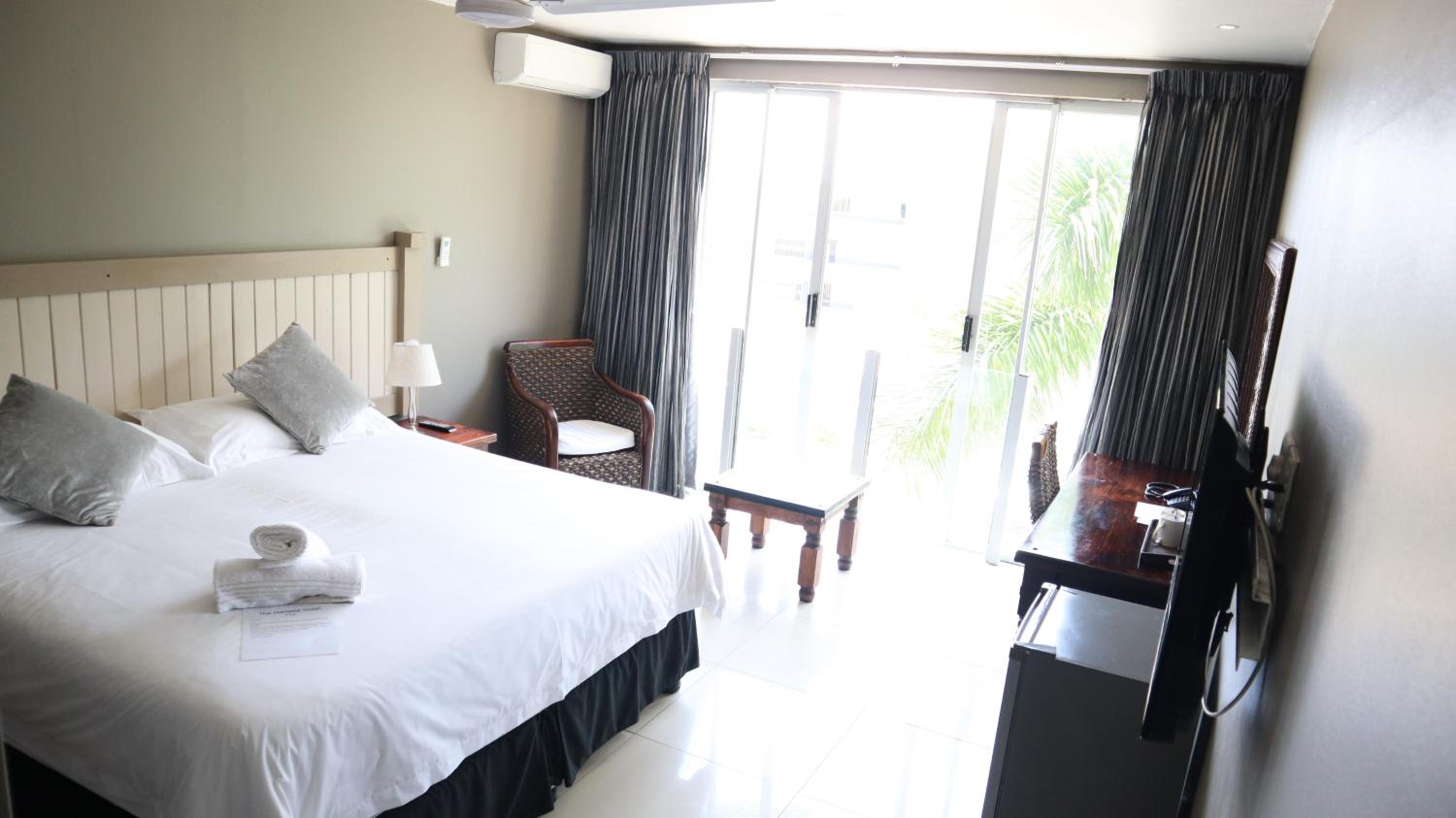 Superior King Room - Photo 5