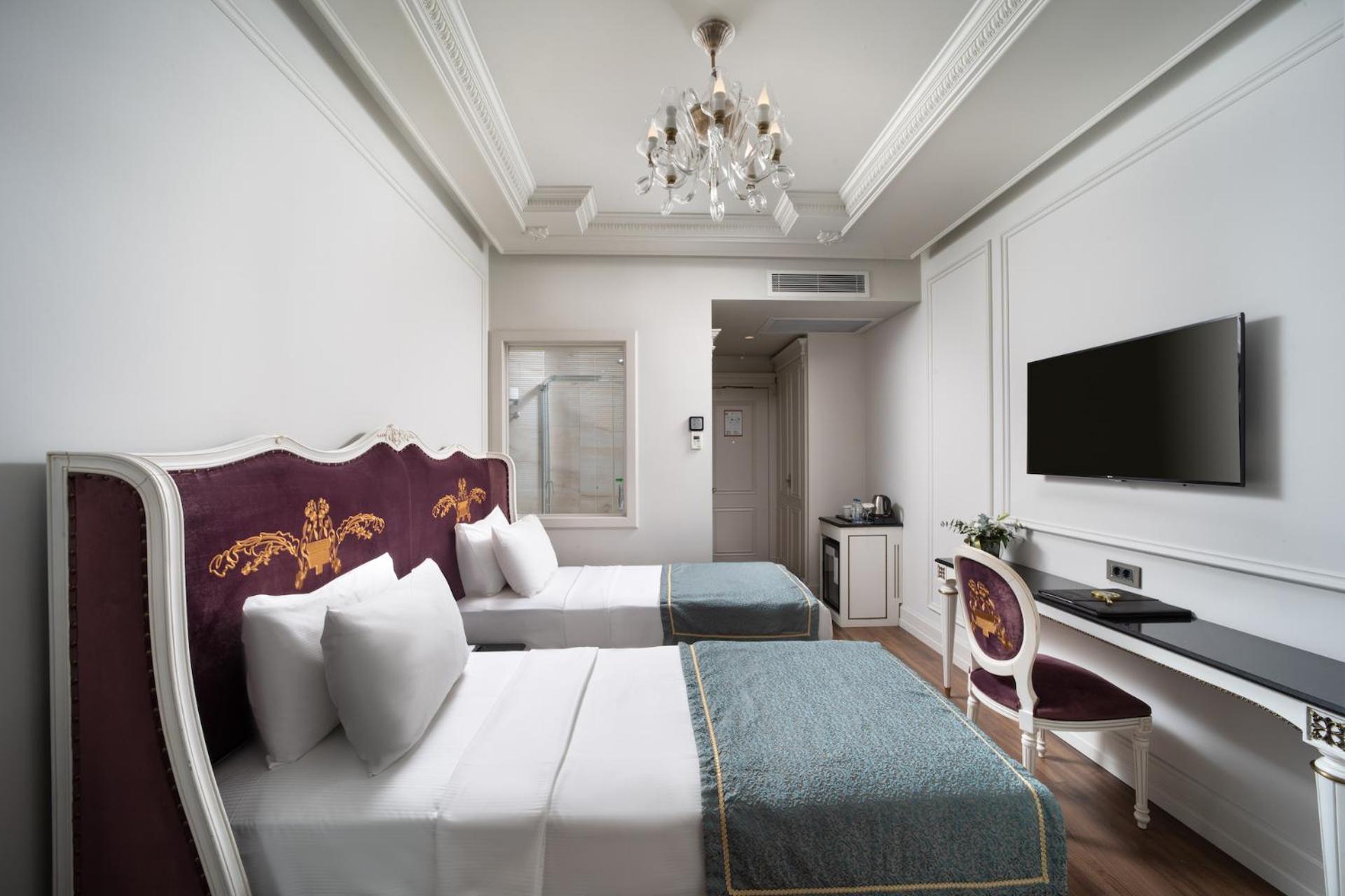Deluxe Double Room with City View photo 2