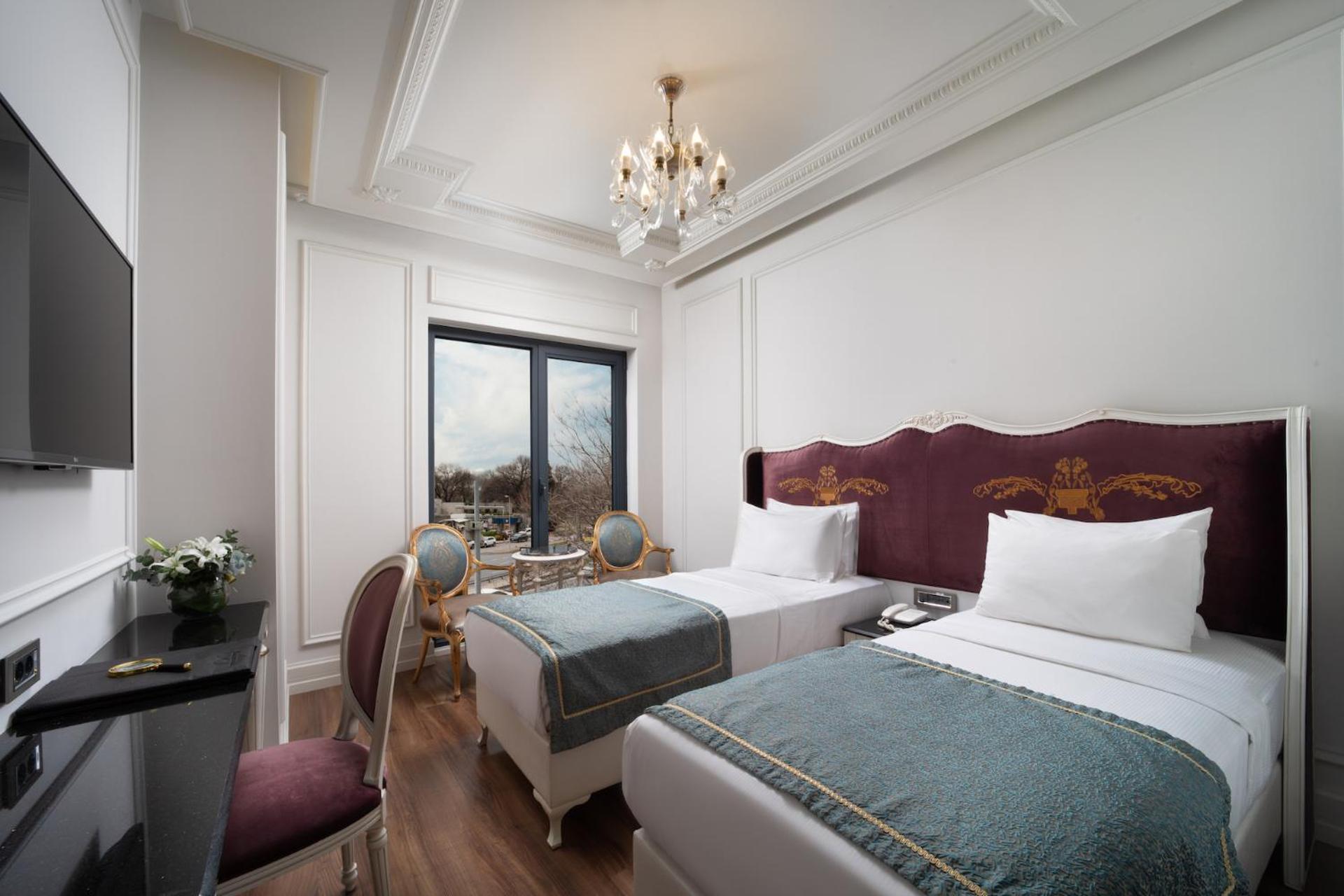 Deluxe Double Room with City View photo 1