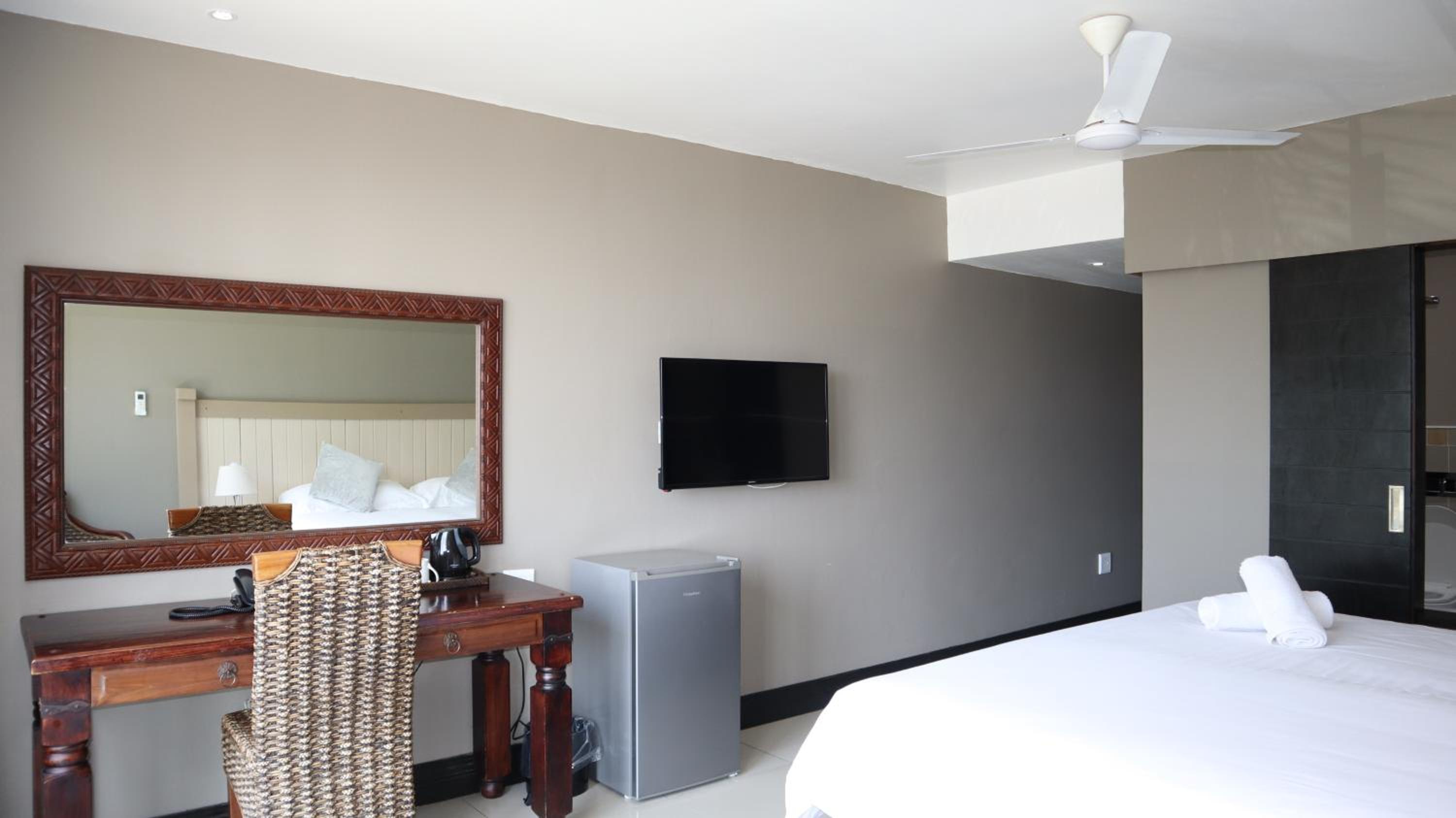 Double Room with Balcony - Photo 2