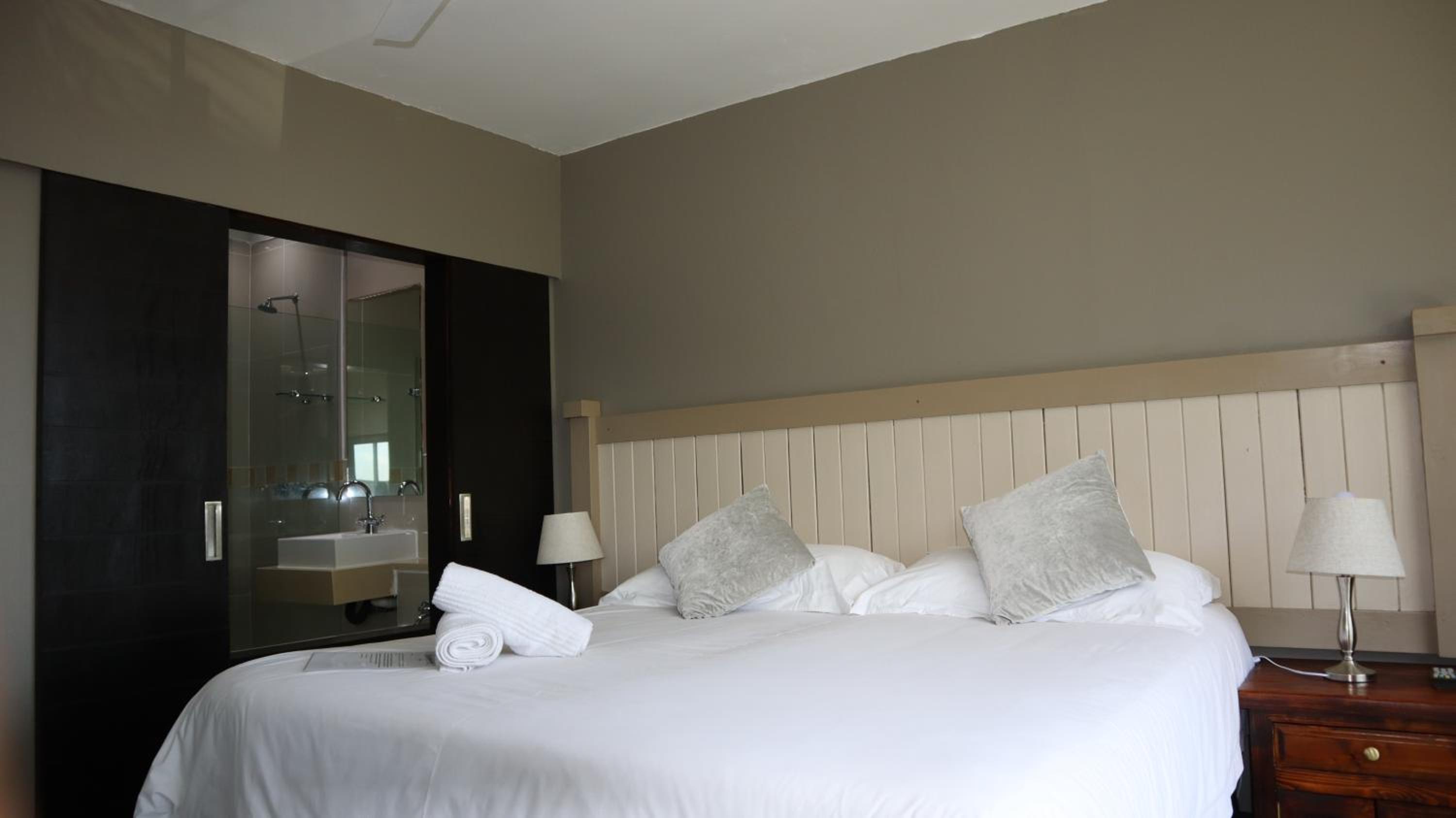 Double Room with Balcony - Photo 6
