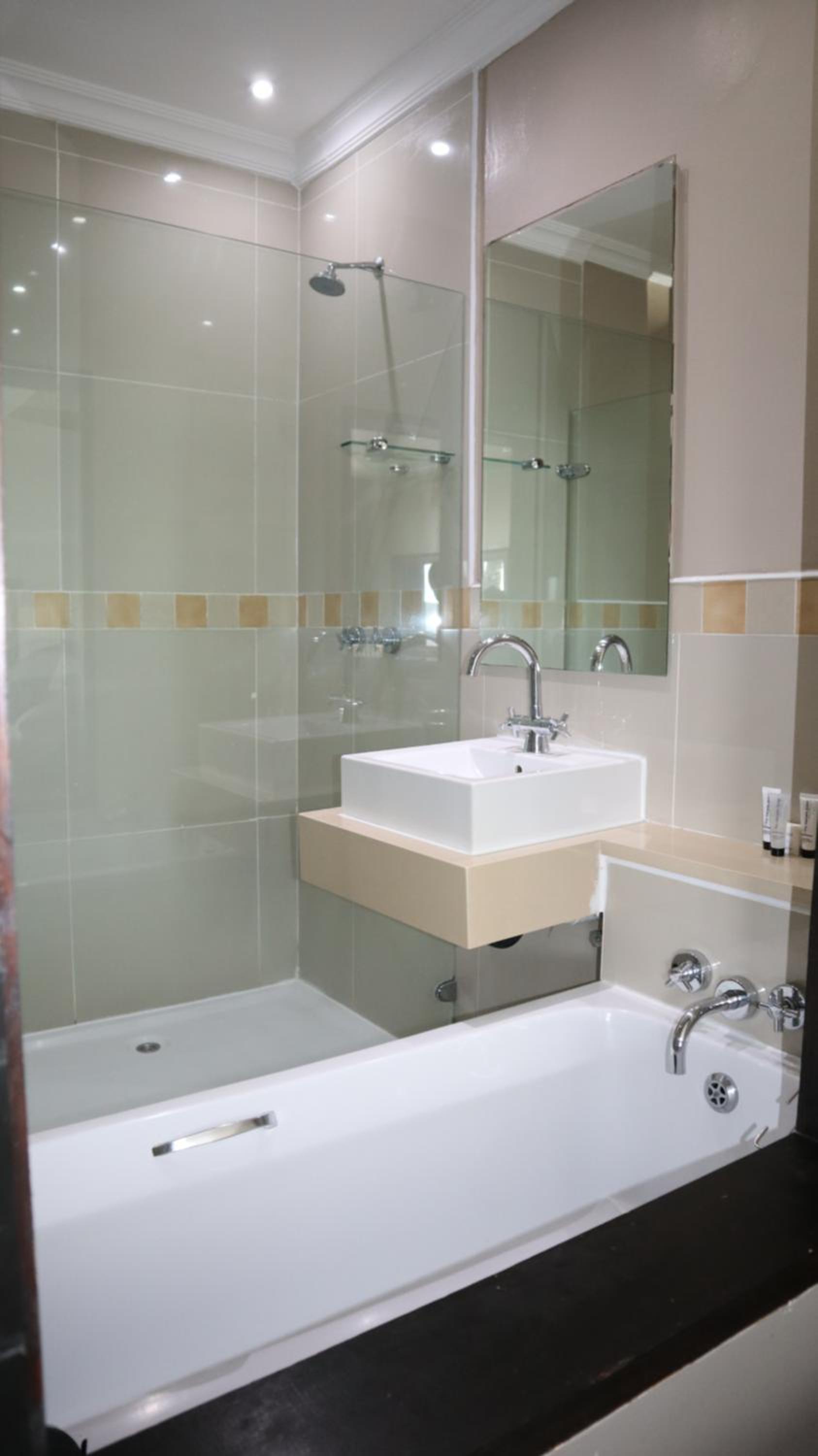 Double Room with Balcony - Photo 14