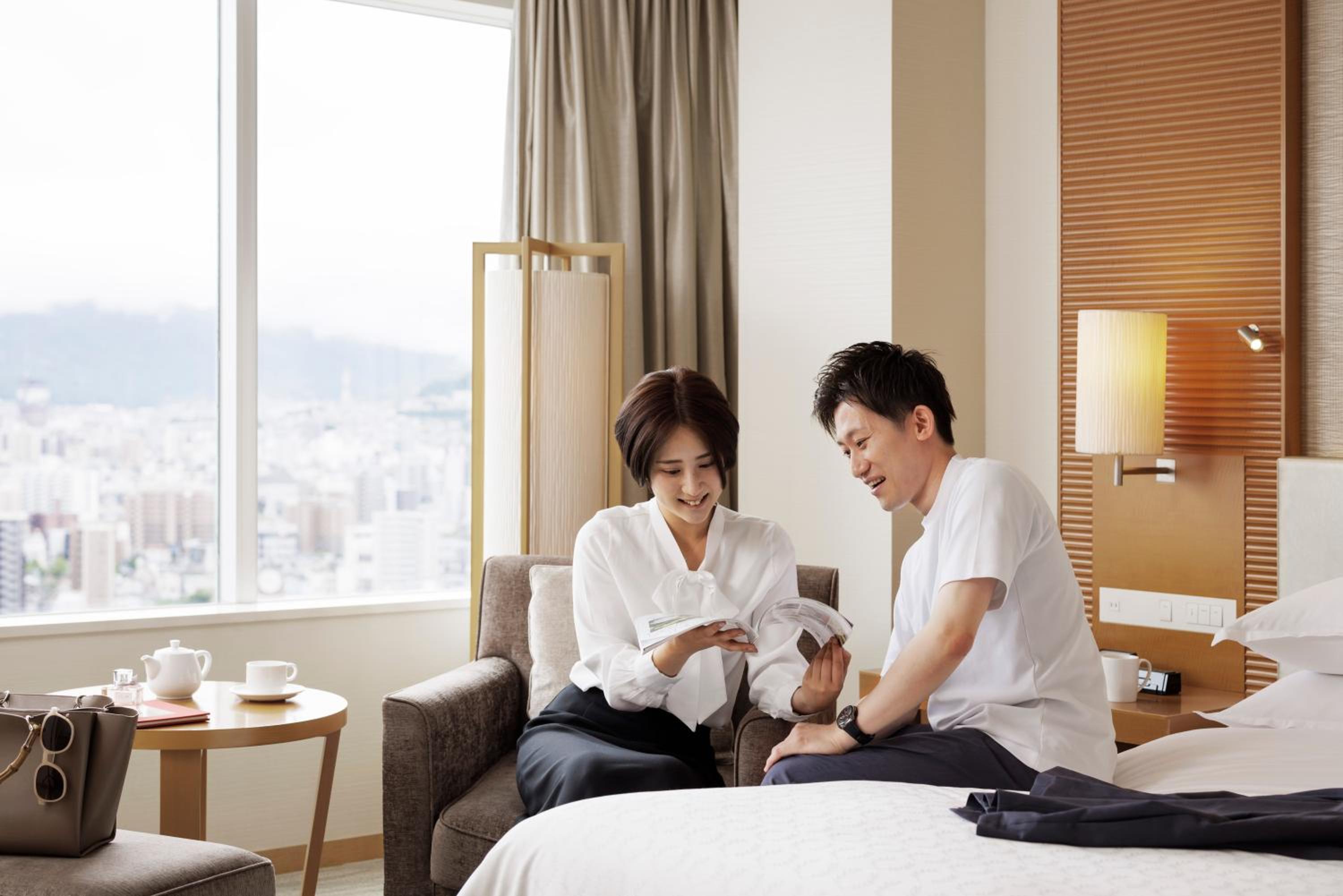 Deluxe King Room, 1 KING, City View - Photo 7