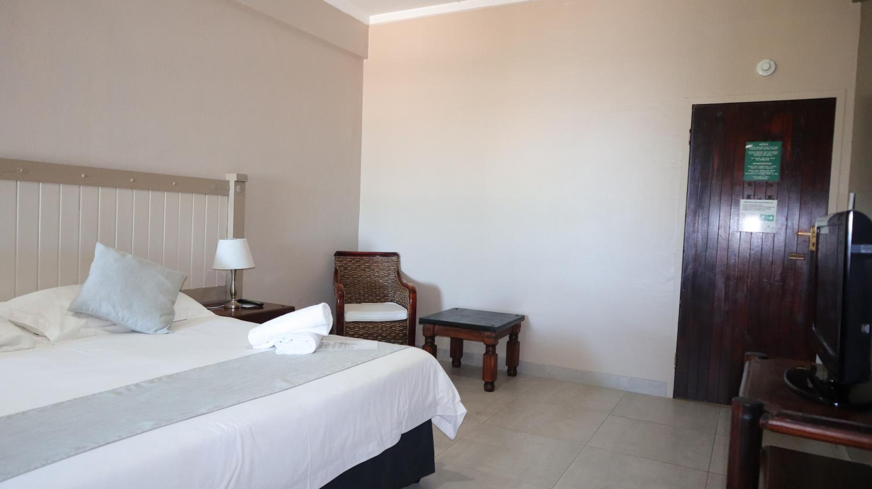 Standard Double Room - Photo 2