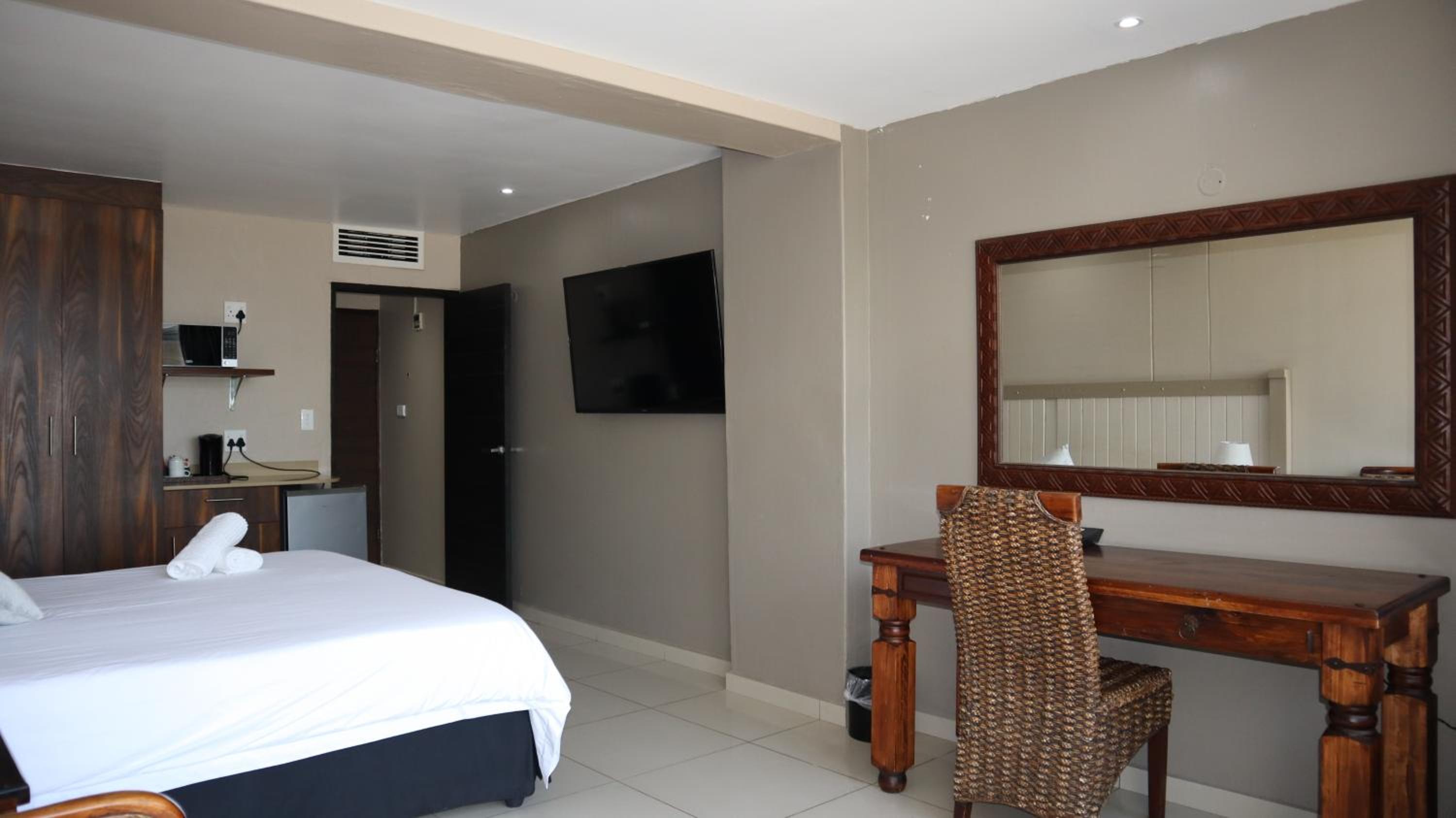 Family Room with Balcony - Photo 3