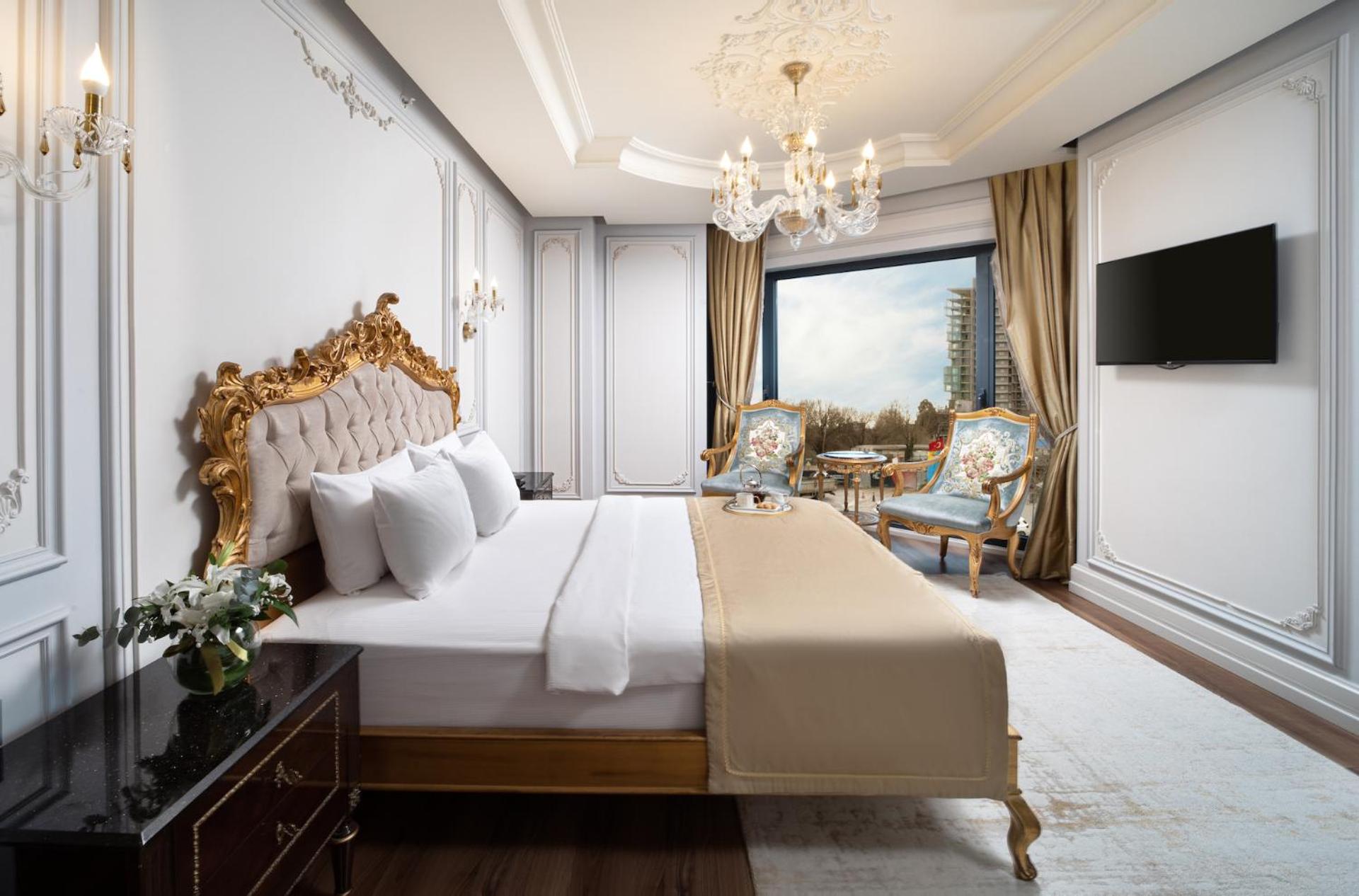 Deluxe King Suite photo 3