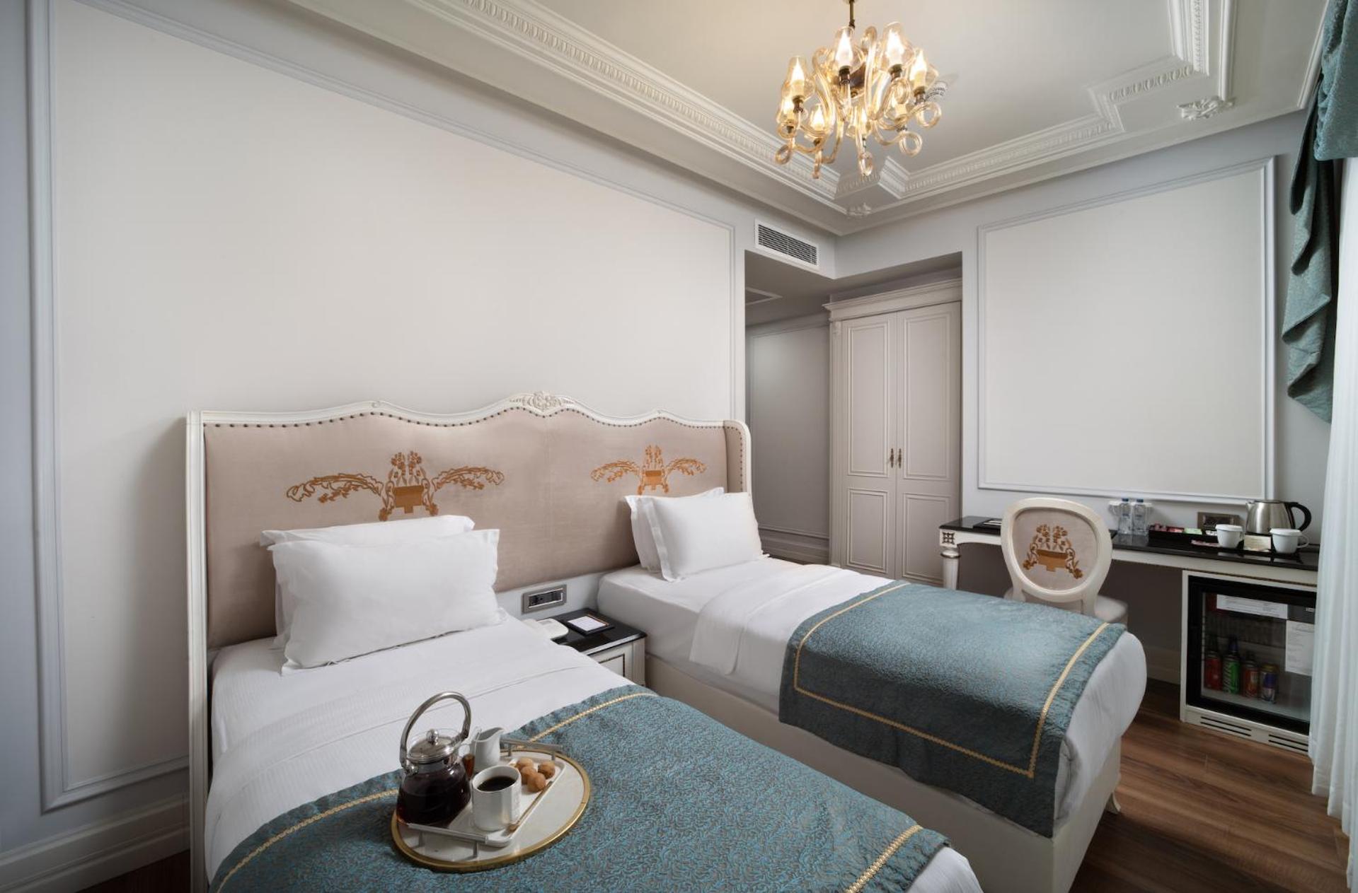 Classic Twin Room with City View photo 1
