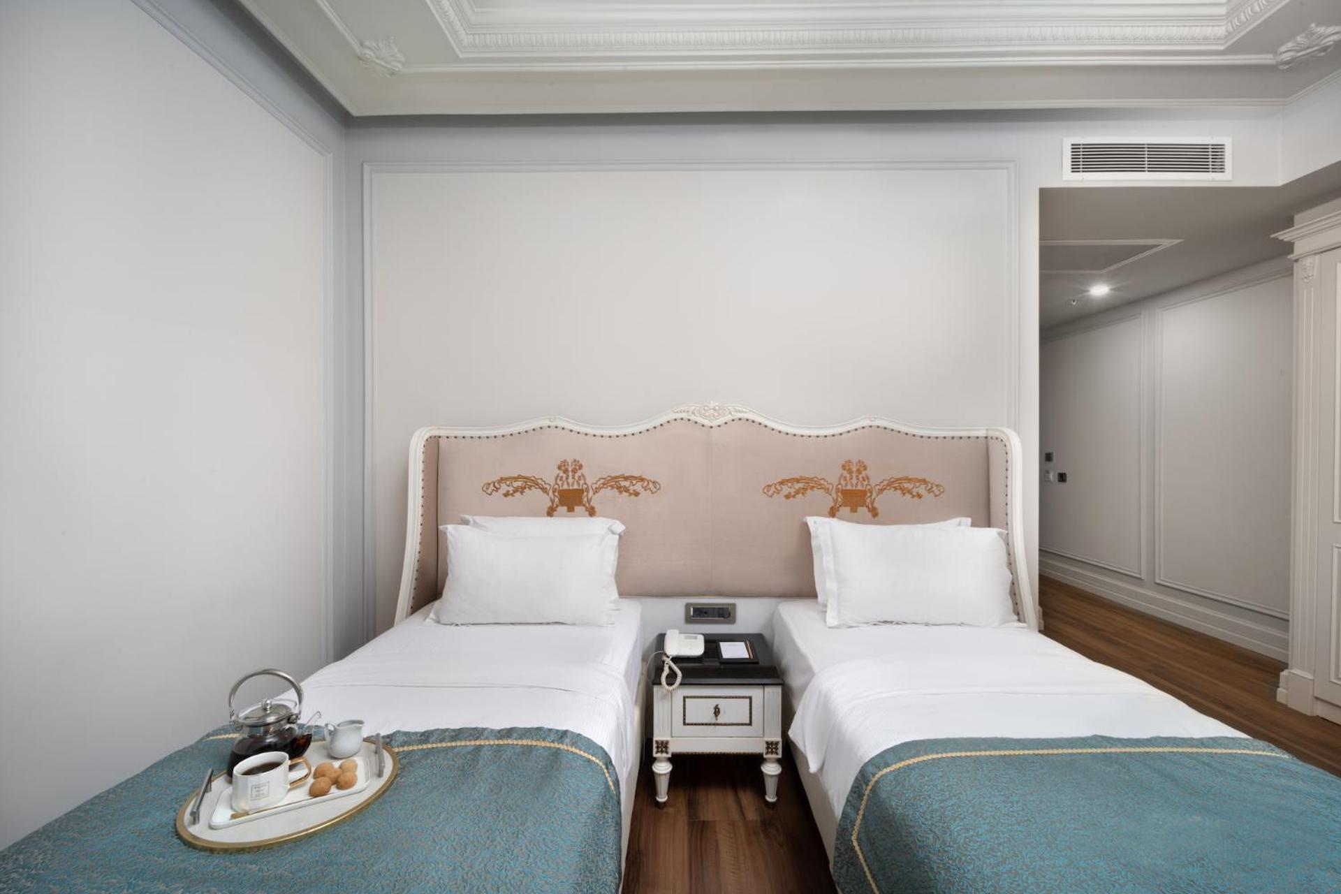 Classic Twin Room with City View photo 3