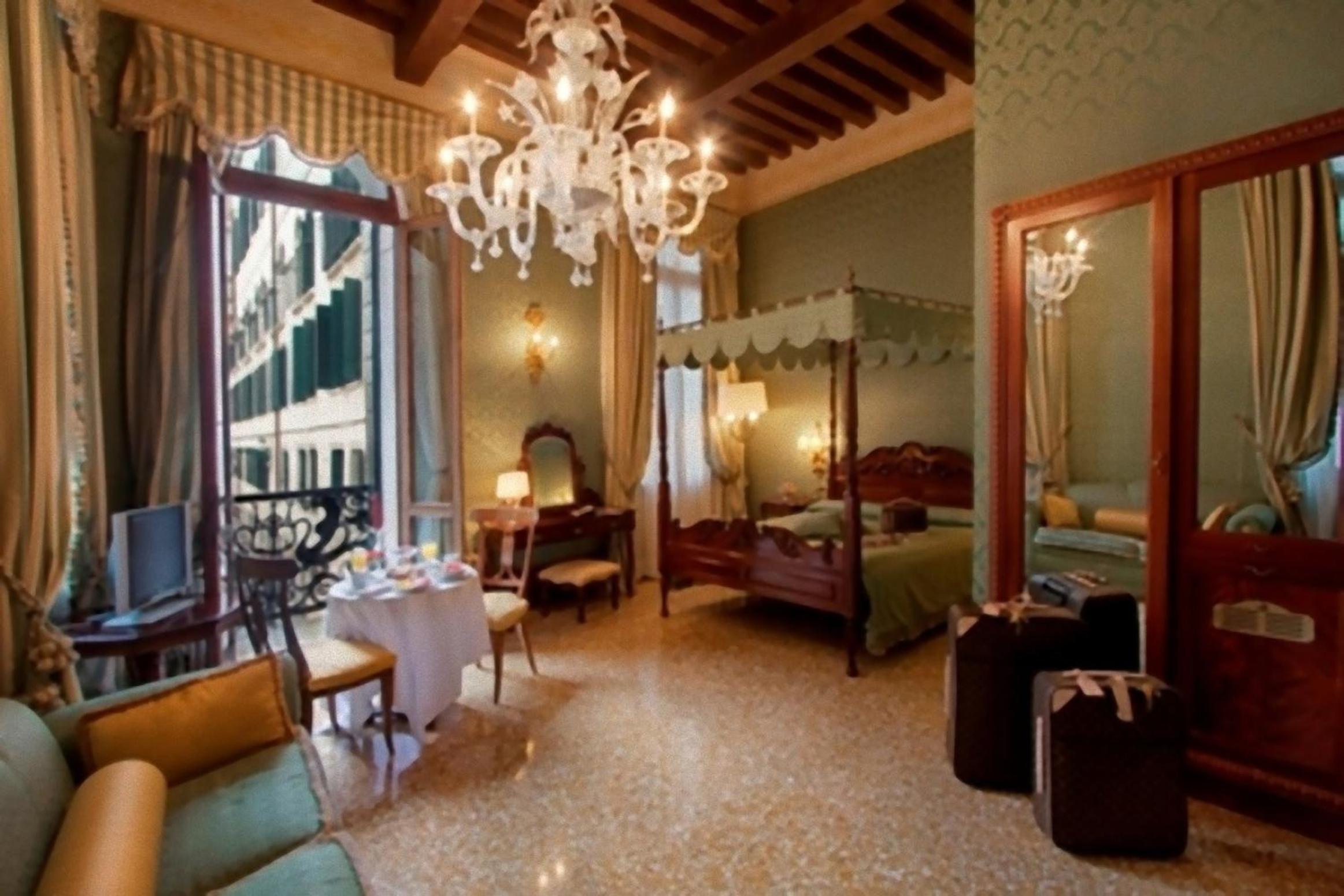 Junior Suite with Canal View photo 1