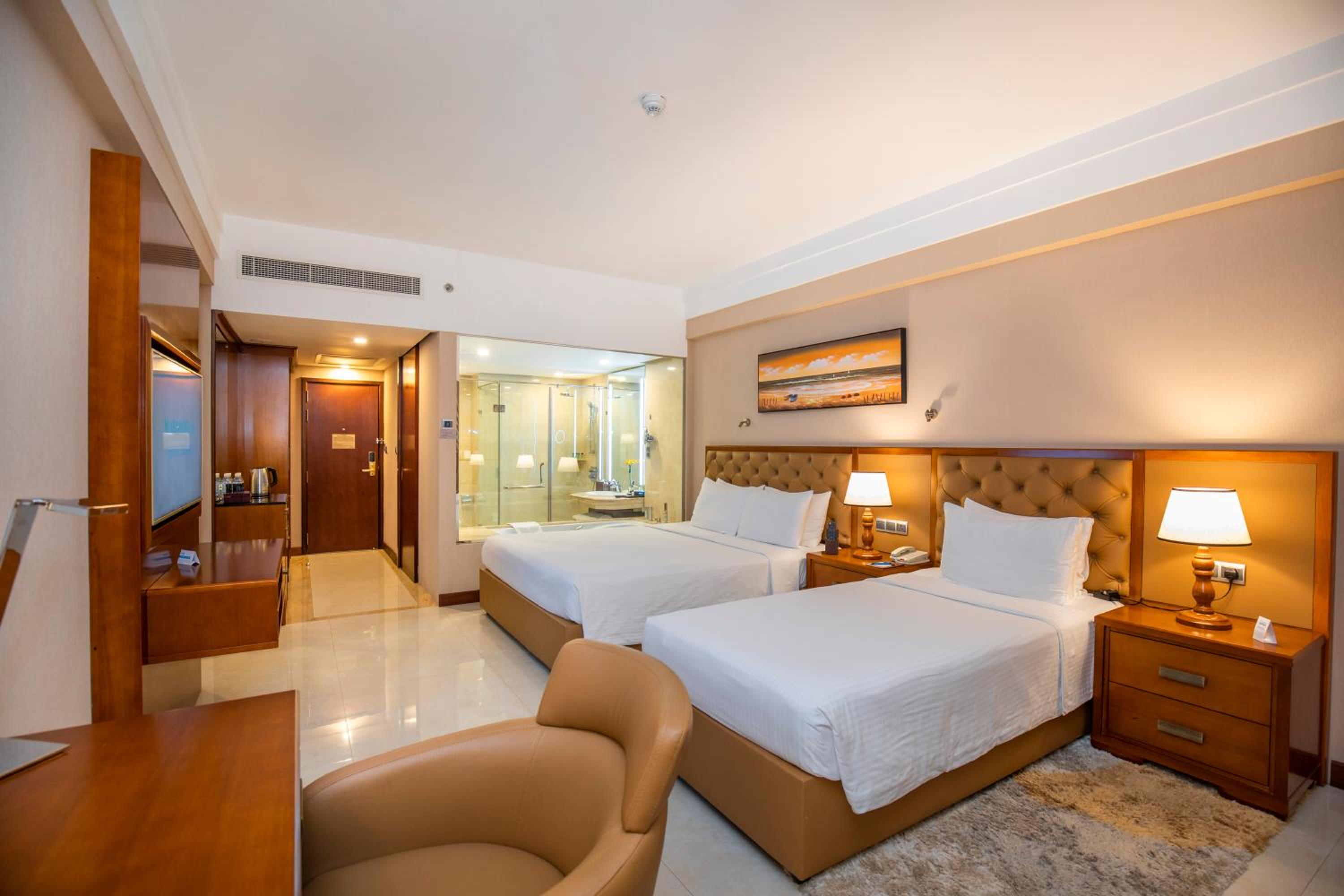 Habitación Superior King - Triple con Tour por la Ciudad de Cortesía y Acceso al Salón de Playa.