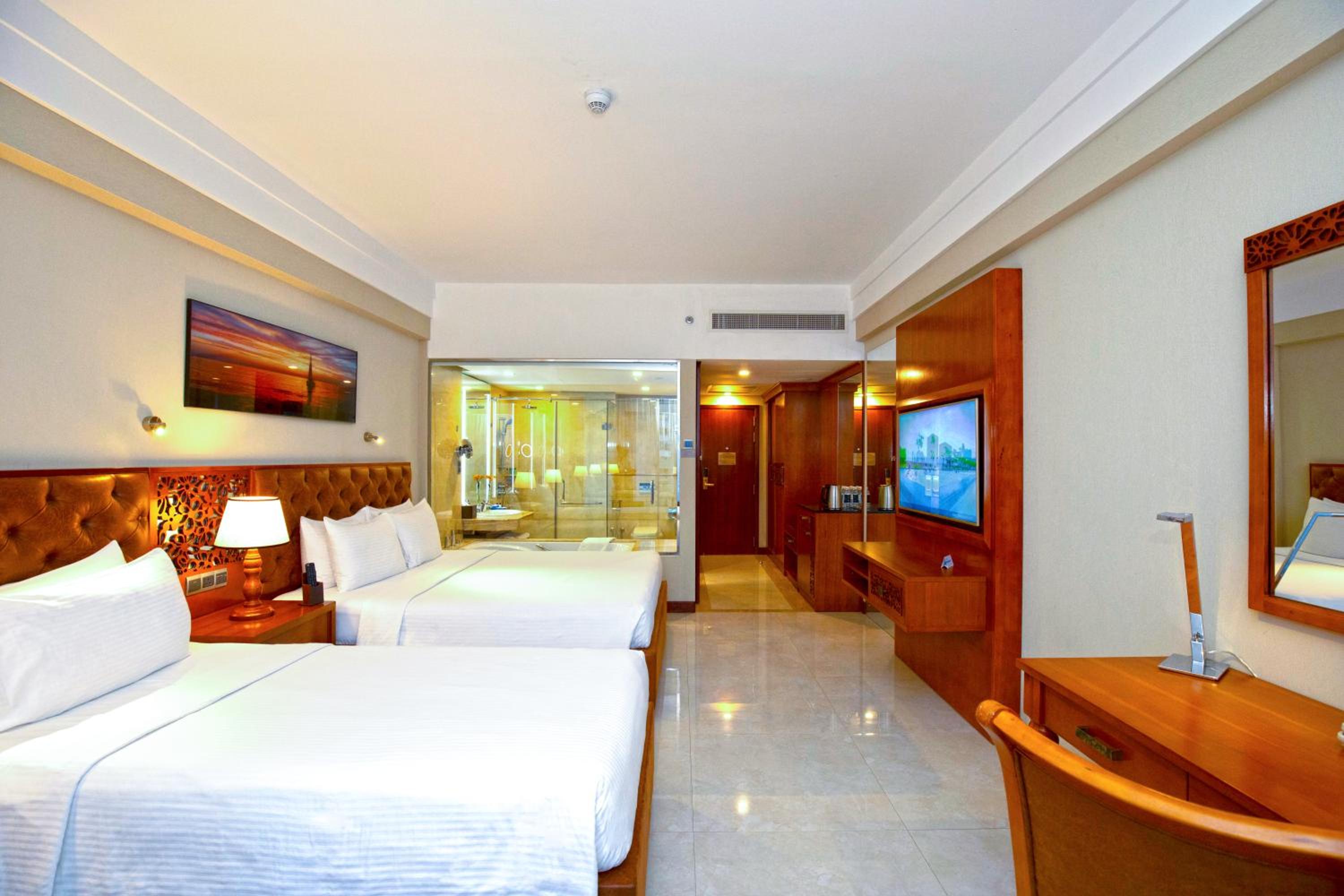 Deluxe King Room - Triple  with Complimentary City Tour & Access to Beach Lounge - Photo 2