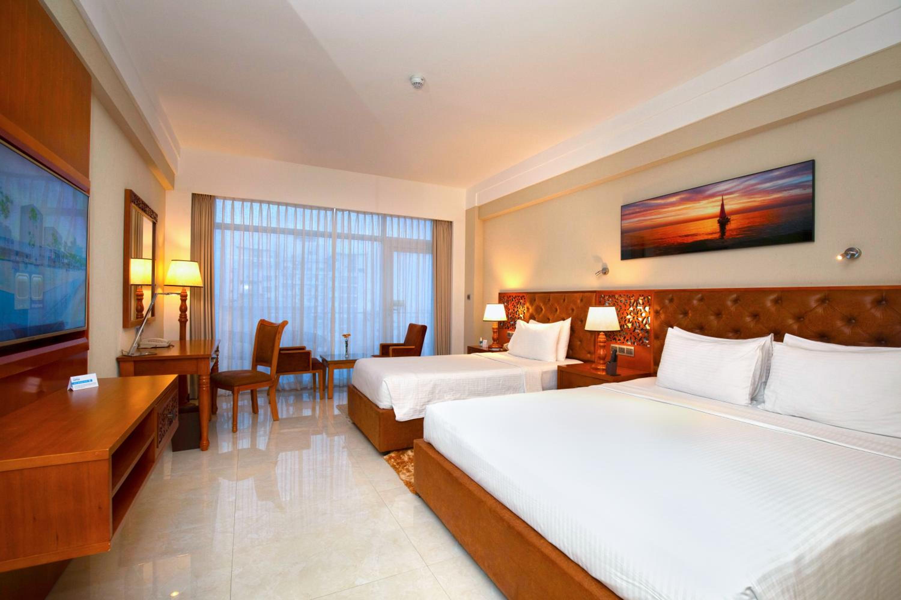 Deluxe King Room - Triple  with Complimentary City Tour & Access to Beach Lounge - Photo 3