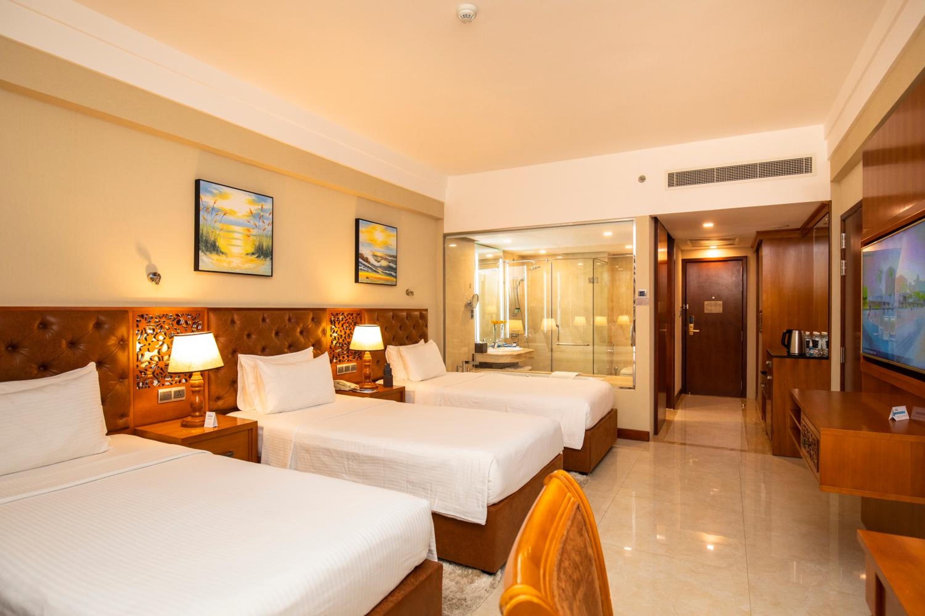 Habitación Triple Deluxe con Tour por la Ciudad Complimentary y Acceso al Salón de Playa