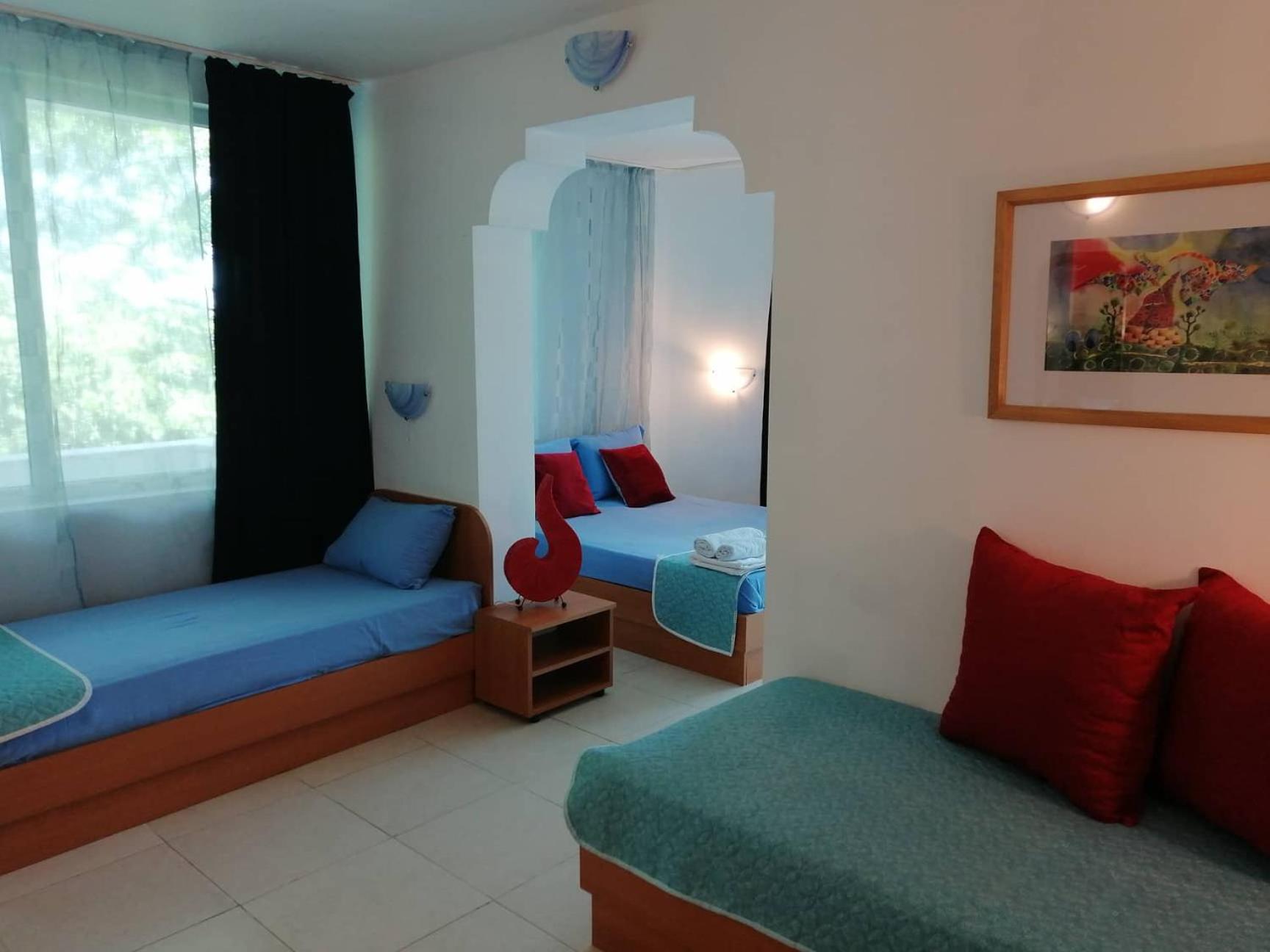 Quadruple Room with Balcony - Photo 5