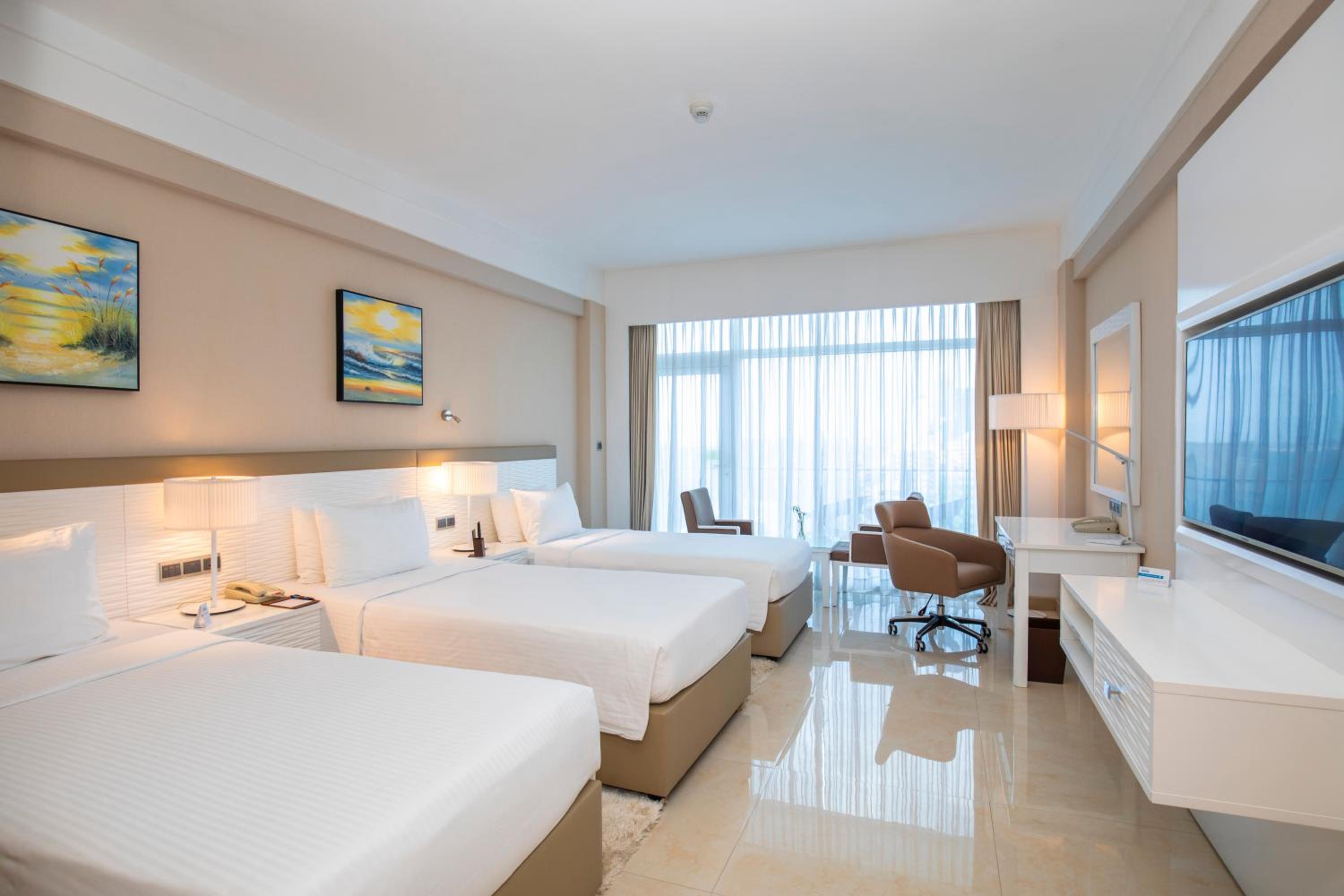 Habitación Triple Premier con Tour por la Ciudad Gratuito y Acceso al Salón en la Playa