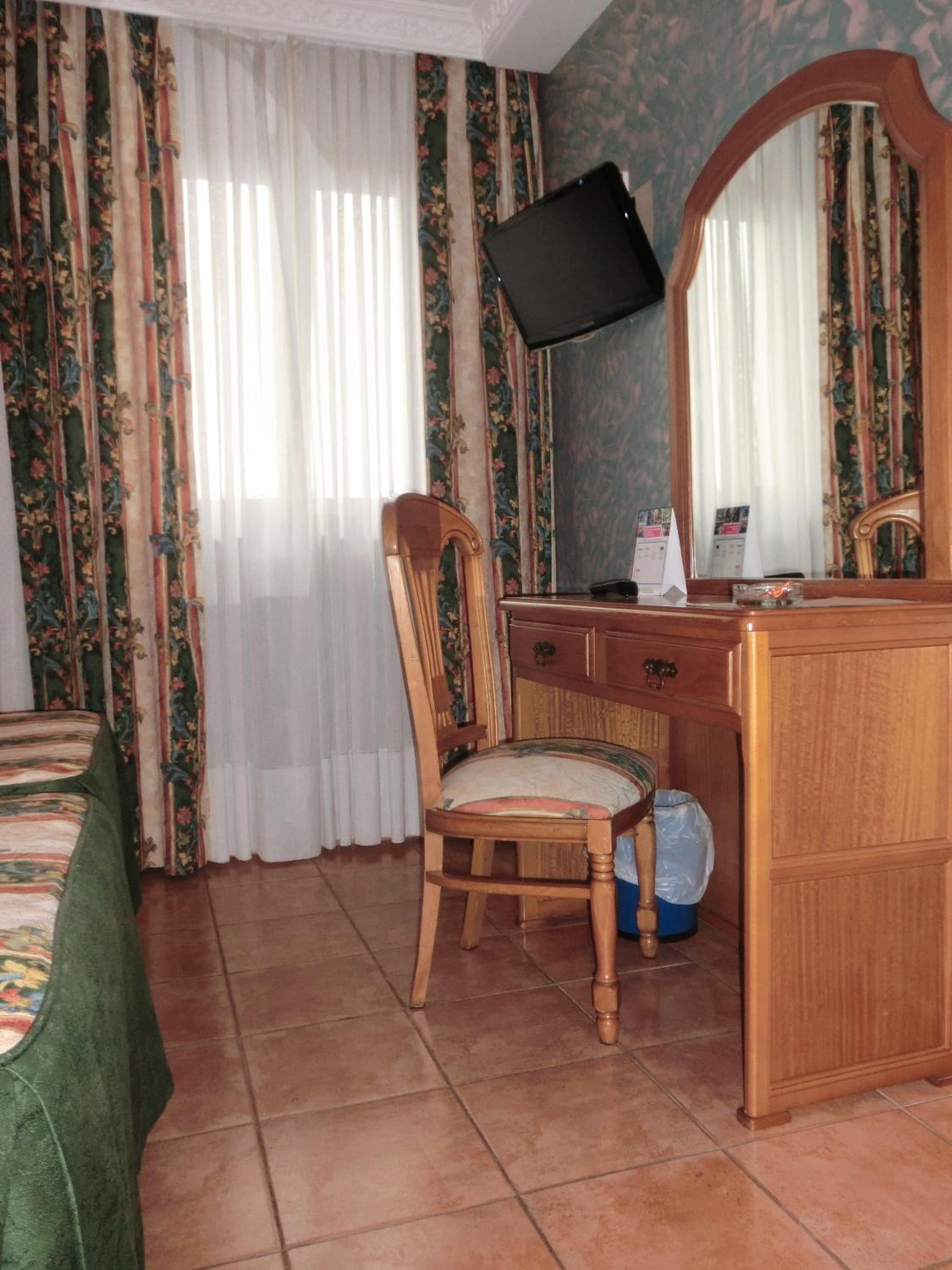 Standard Twin Room photo 2