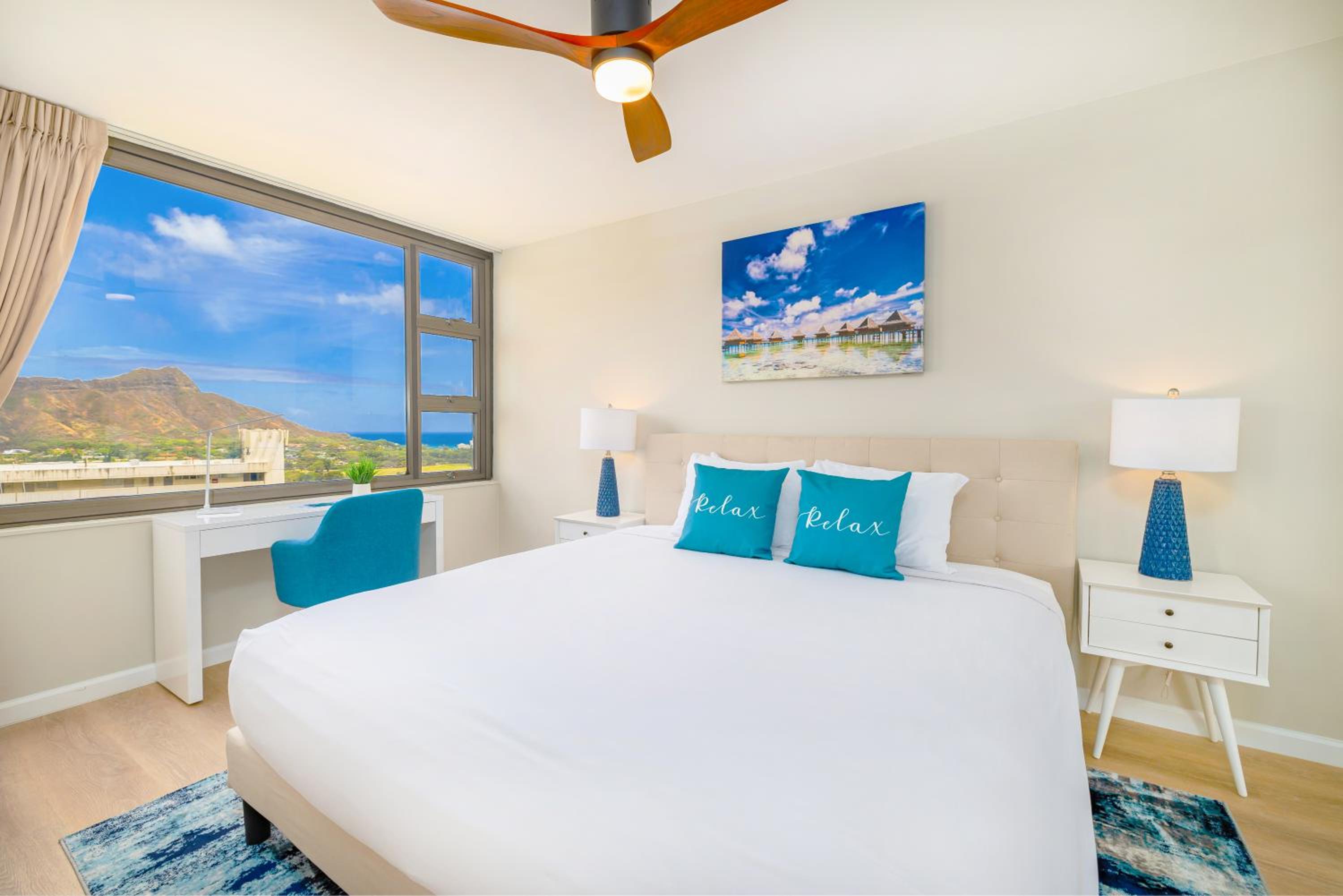 Fabulous Ocean & Diamond Head View with Pool & Parking: Apartment with Sea View photo