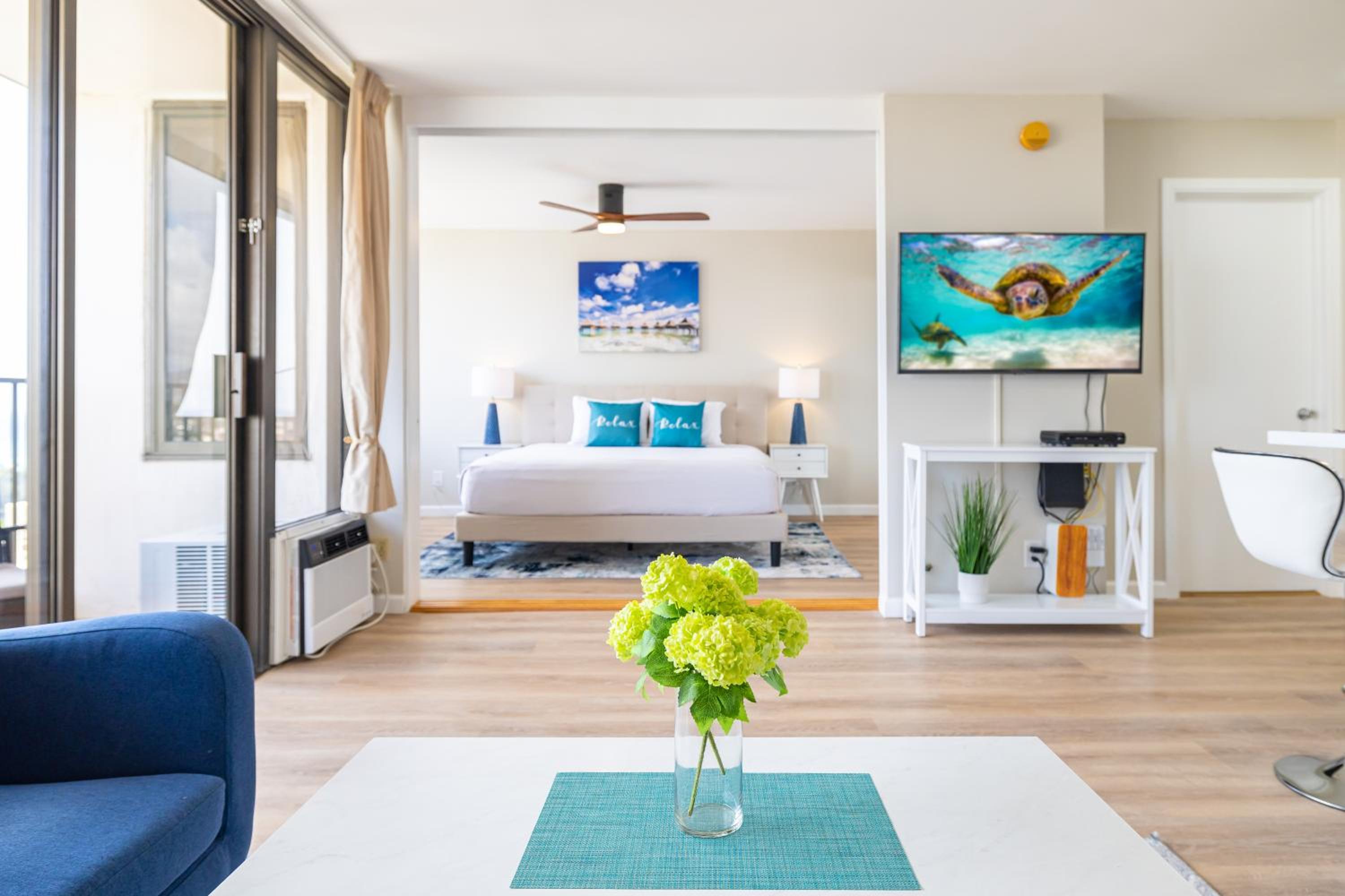 Fabulous Ocean & Diamond Head View with Pool & Parking: Apartment with Sea View photo