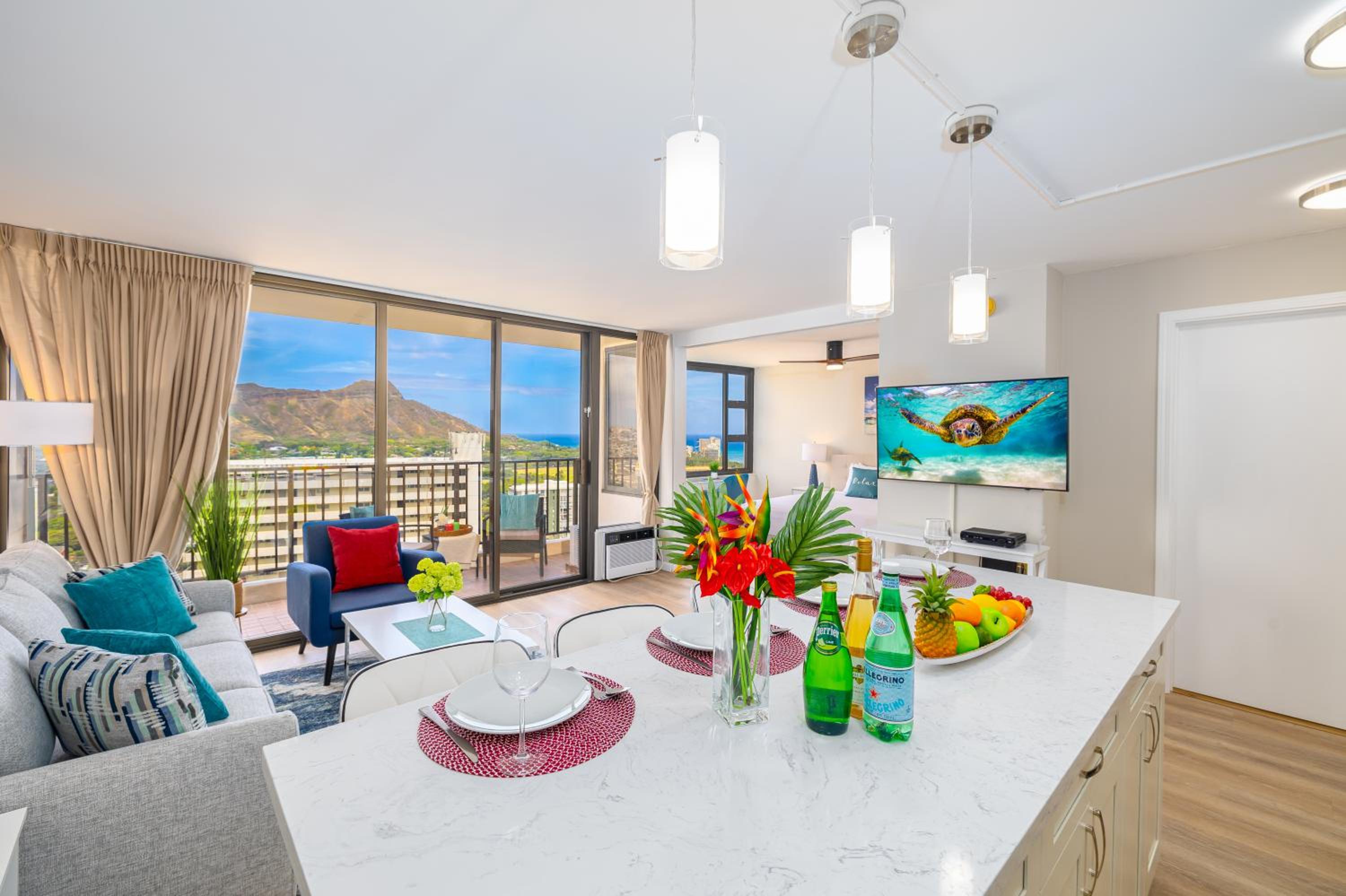 Fabulous Ocean & Diamond Head View with Pool & Parking: Apartment with Sea View photo
