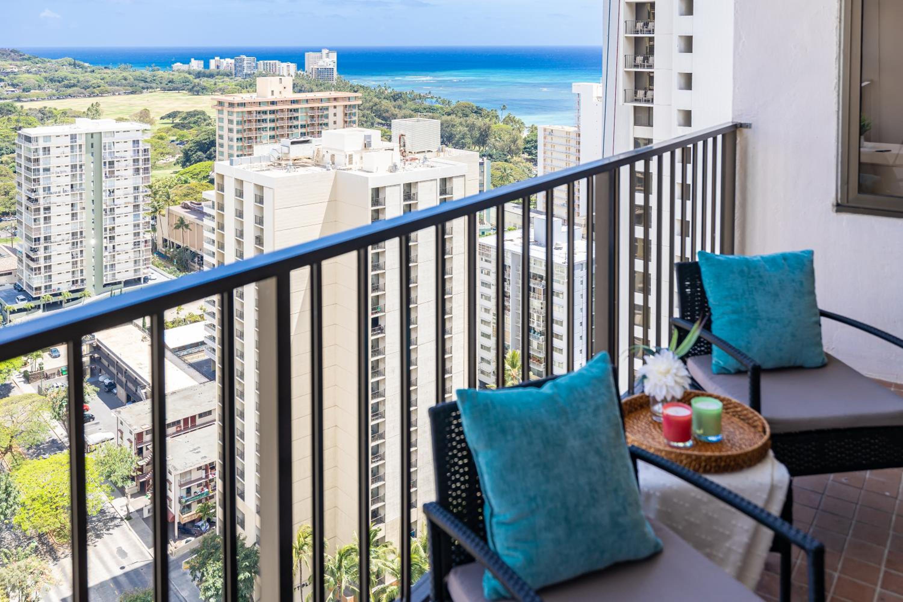 Fabulous Ocean & Diamond Head View with Pool & Parking: Apartment with Sea View photo