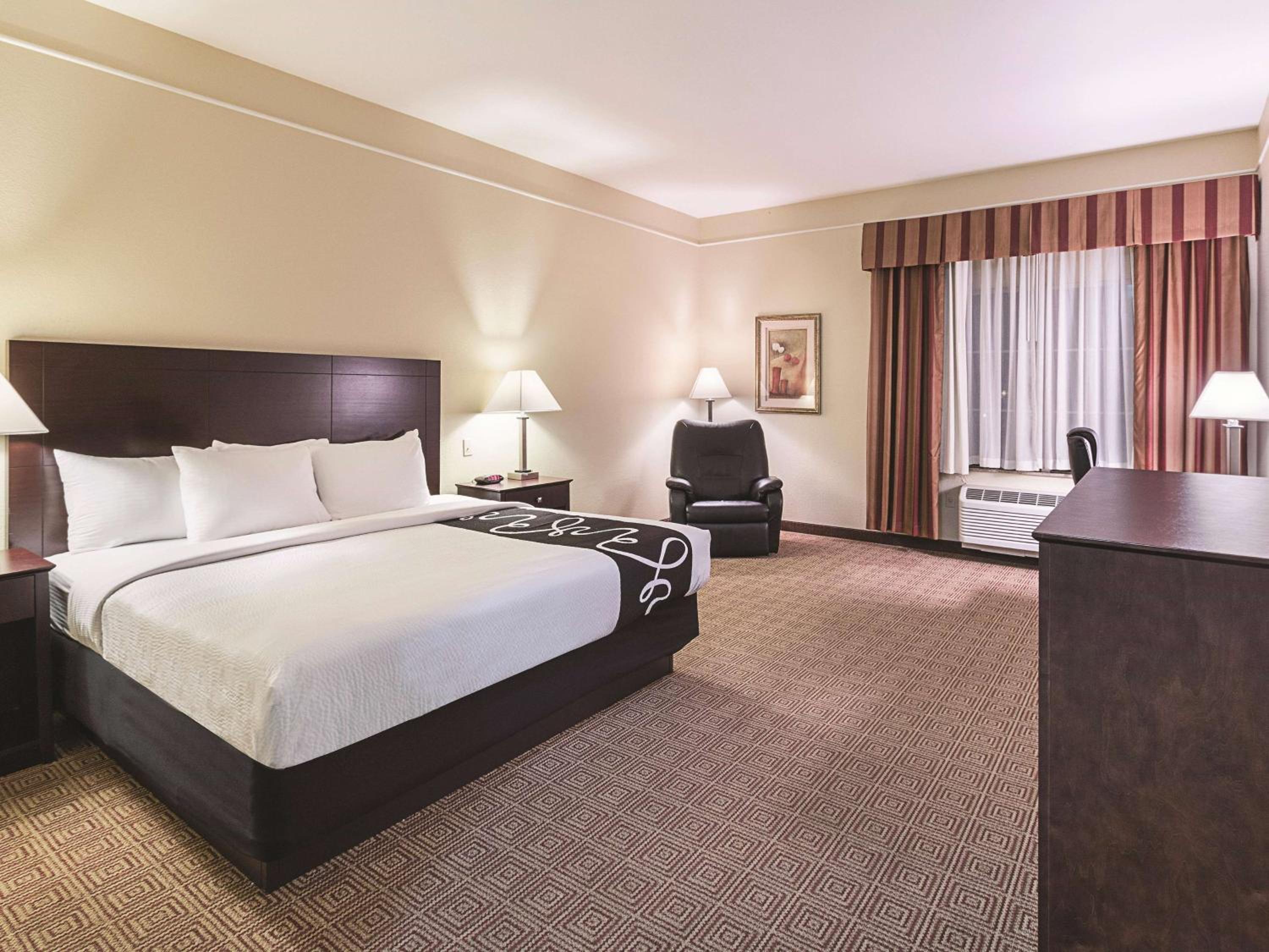 Deluxe King Room photo 1