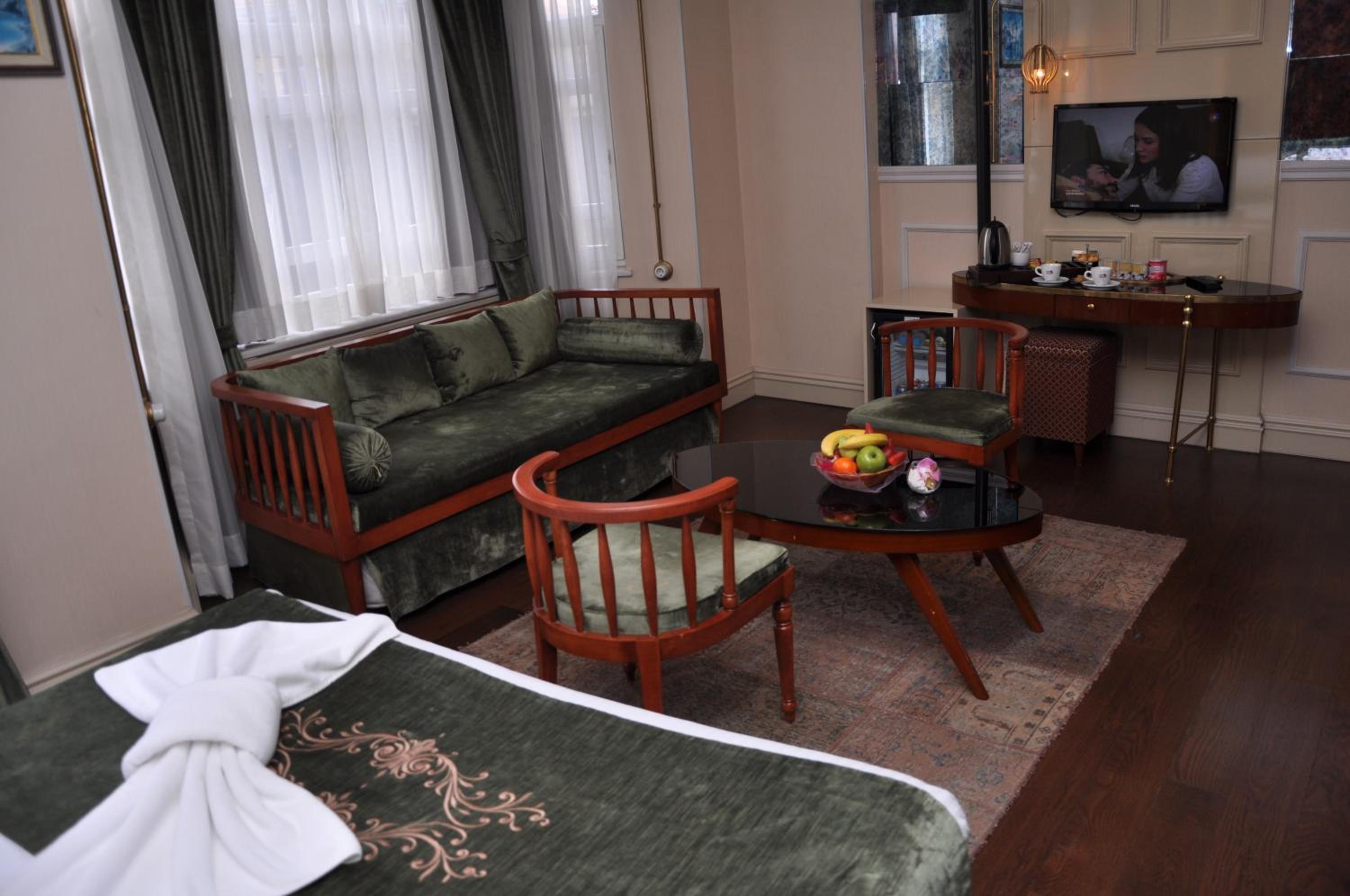 Deluxe Family Room photo 2