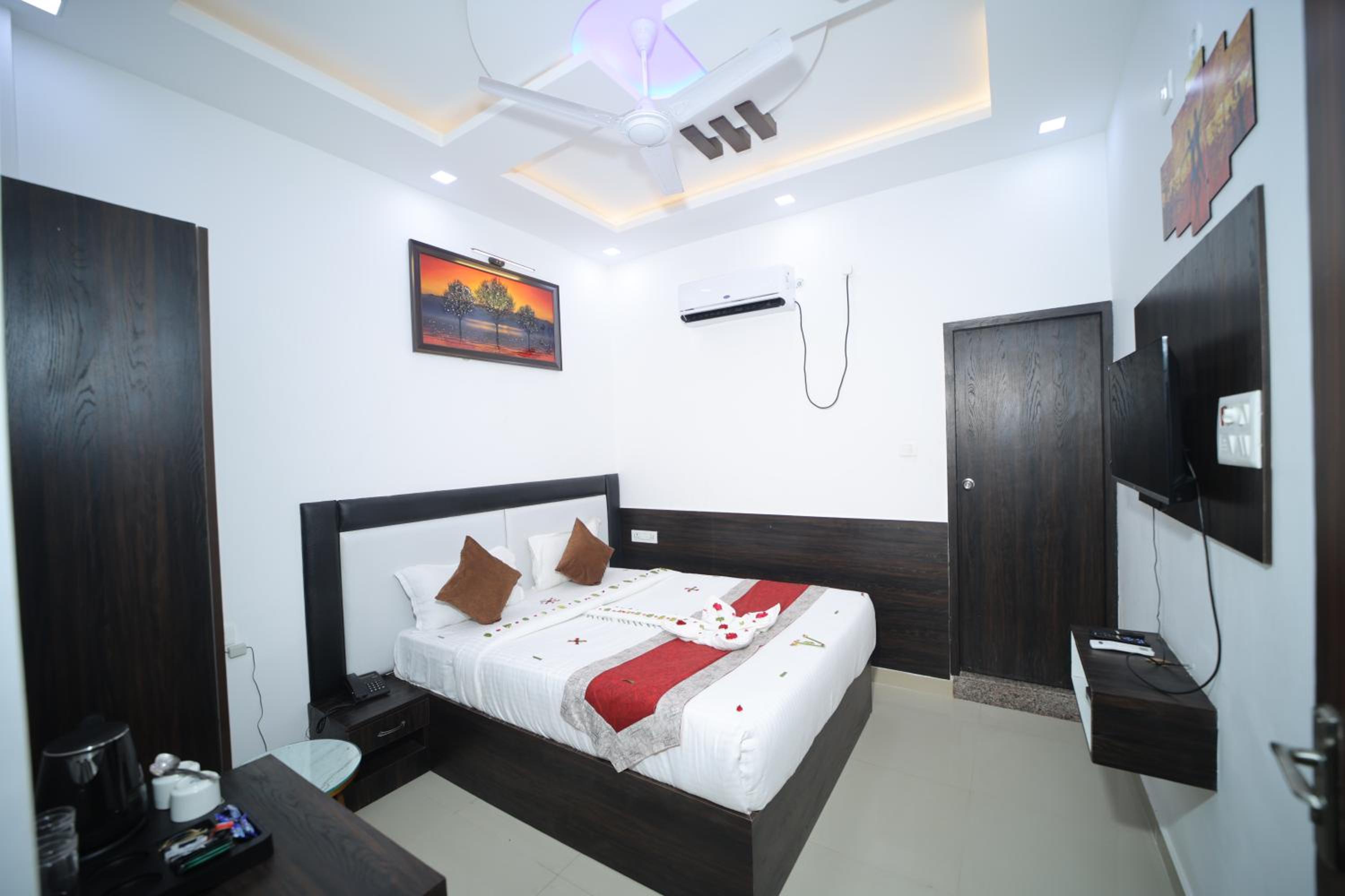 Deluxe Room - Photo 1