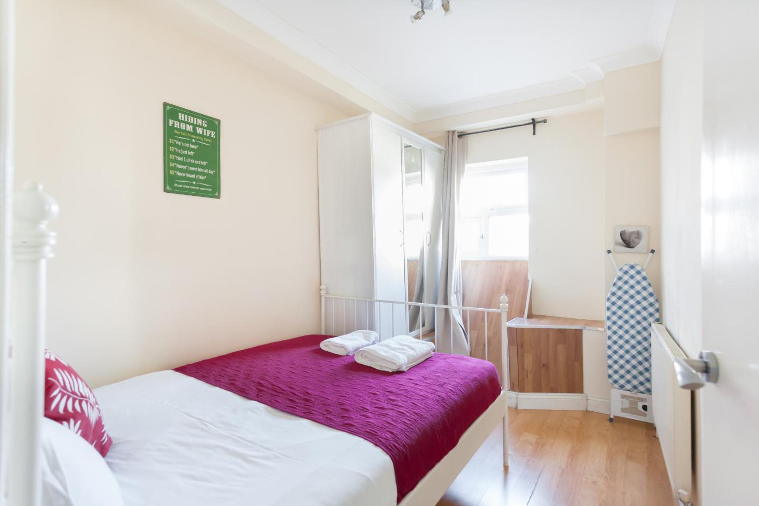 One-Bedroom Standard Apartment photo 1