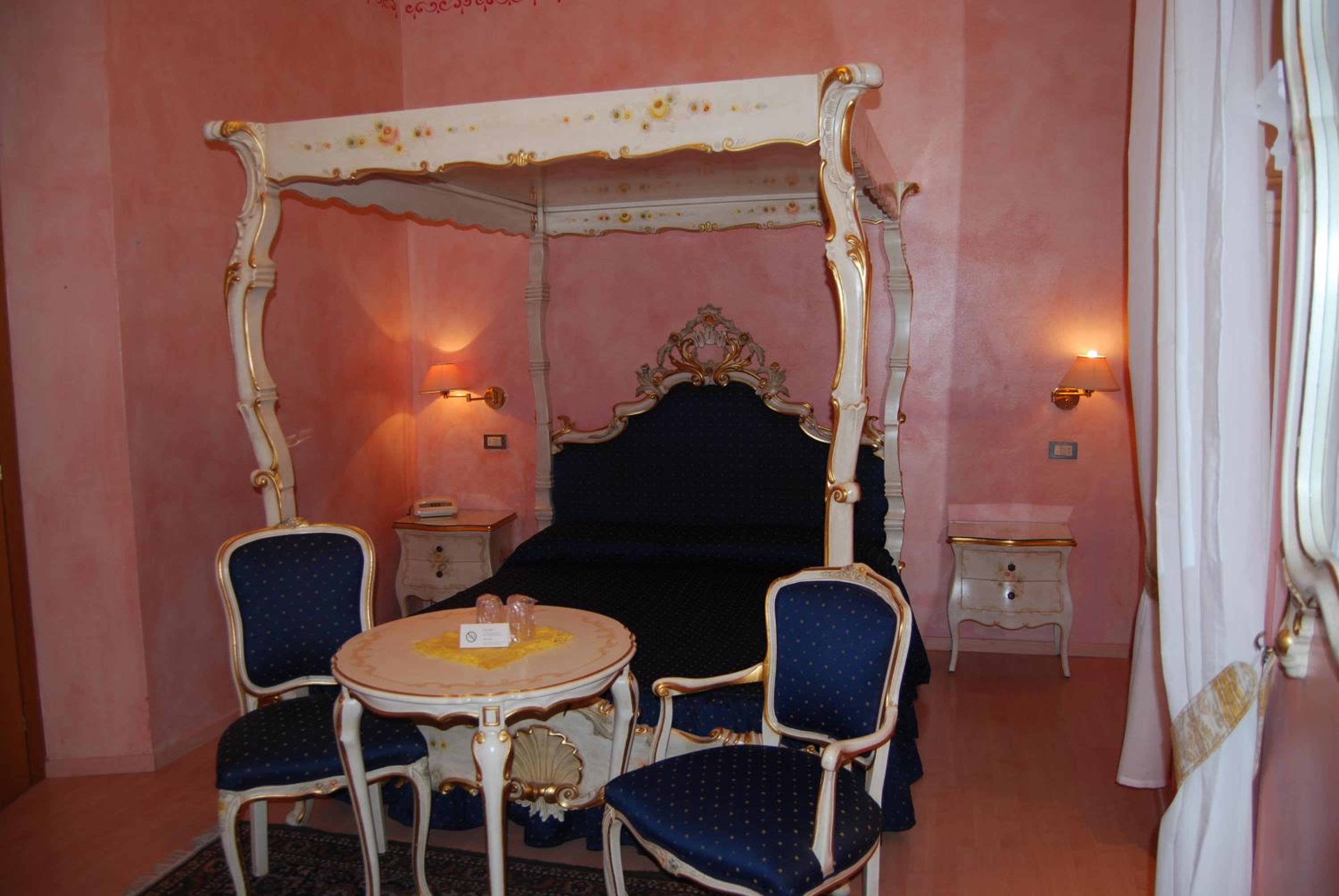 Deluxe Suite with Spa Bath, photo 7