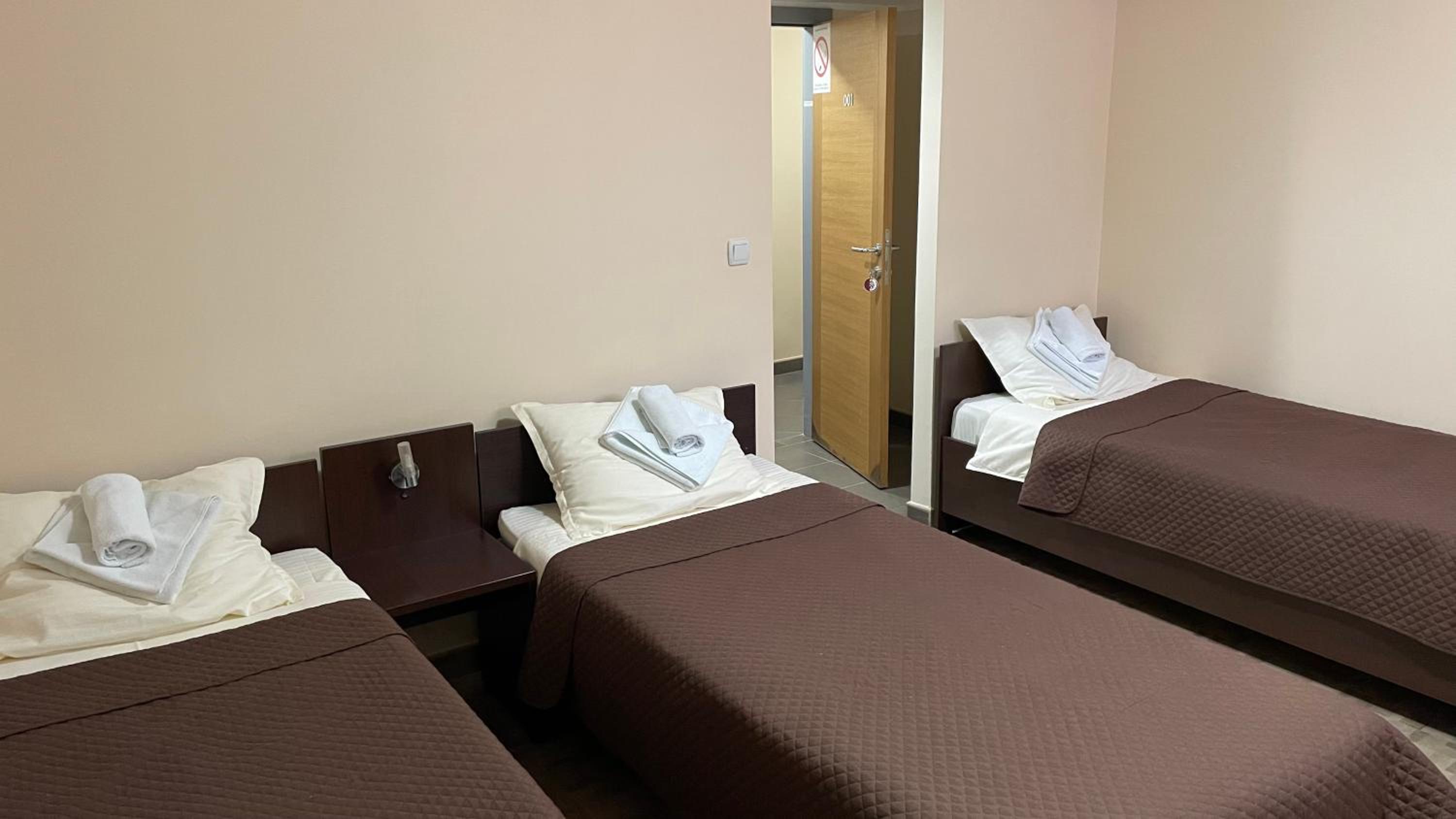 Economy Triple Room photo 1
