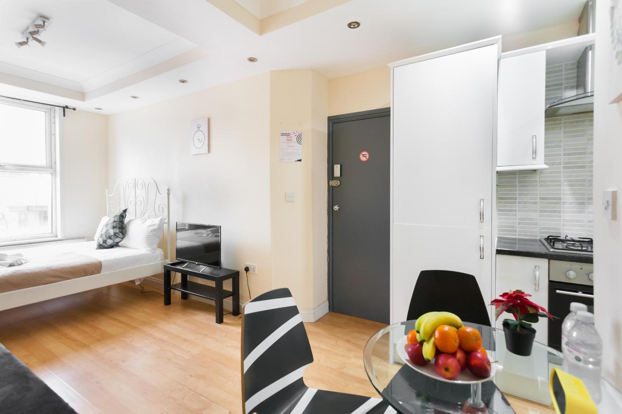 Quadruple Room with Private Bathroom photo 1