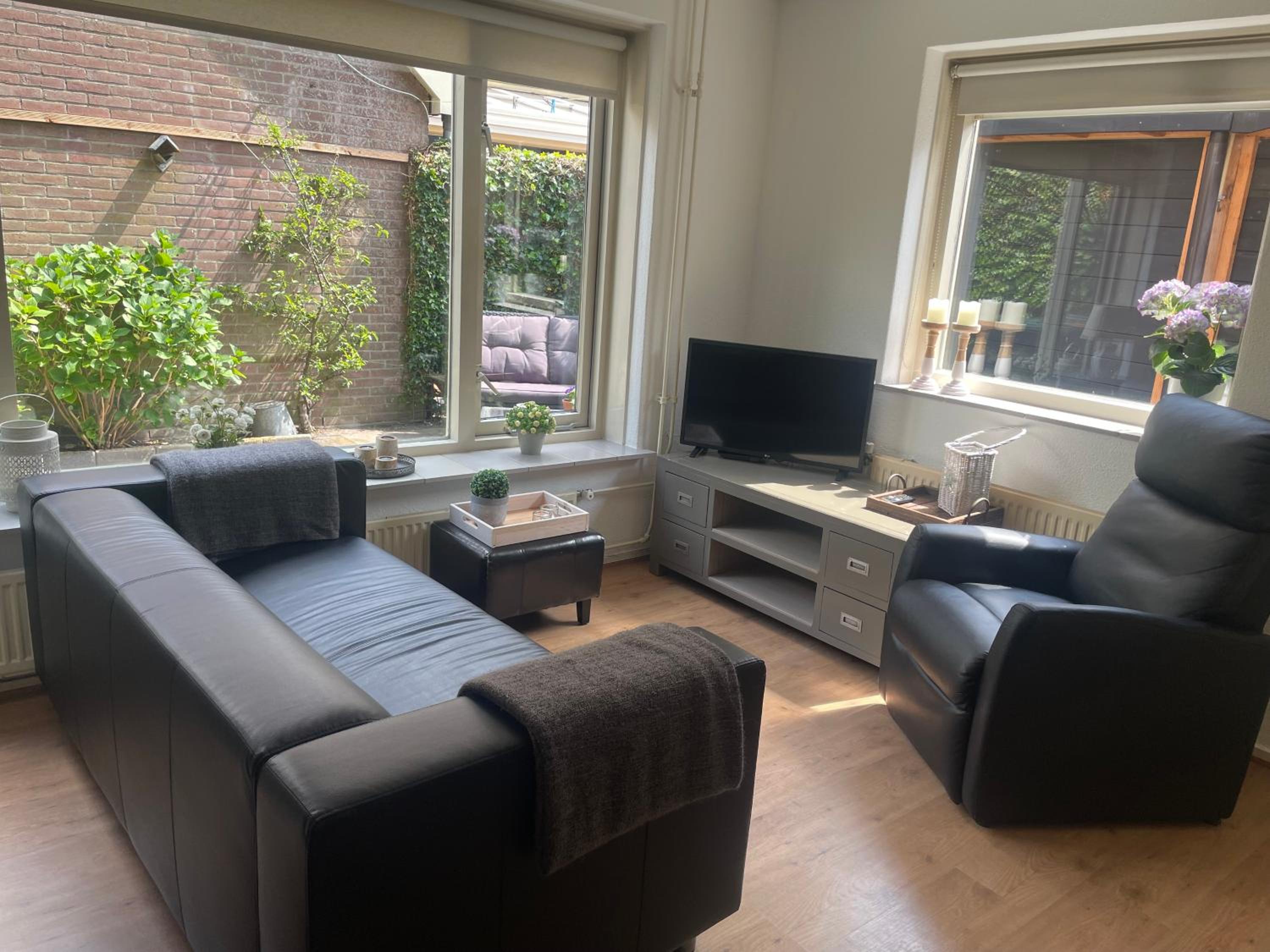 One-Bedroom House photo 1