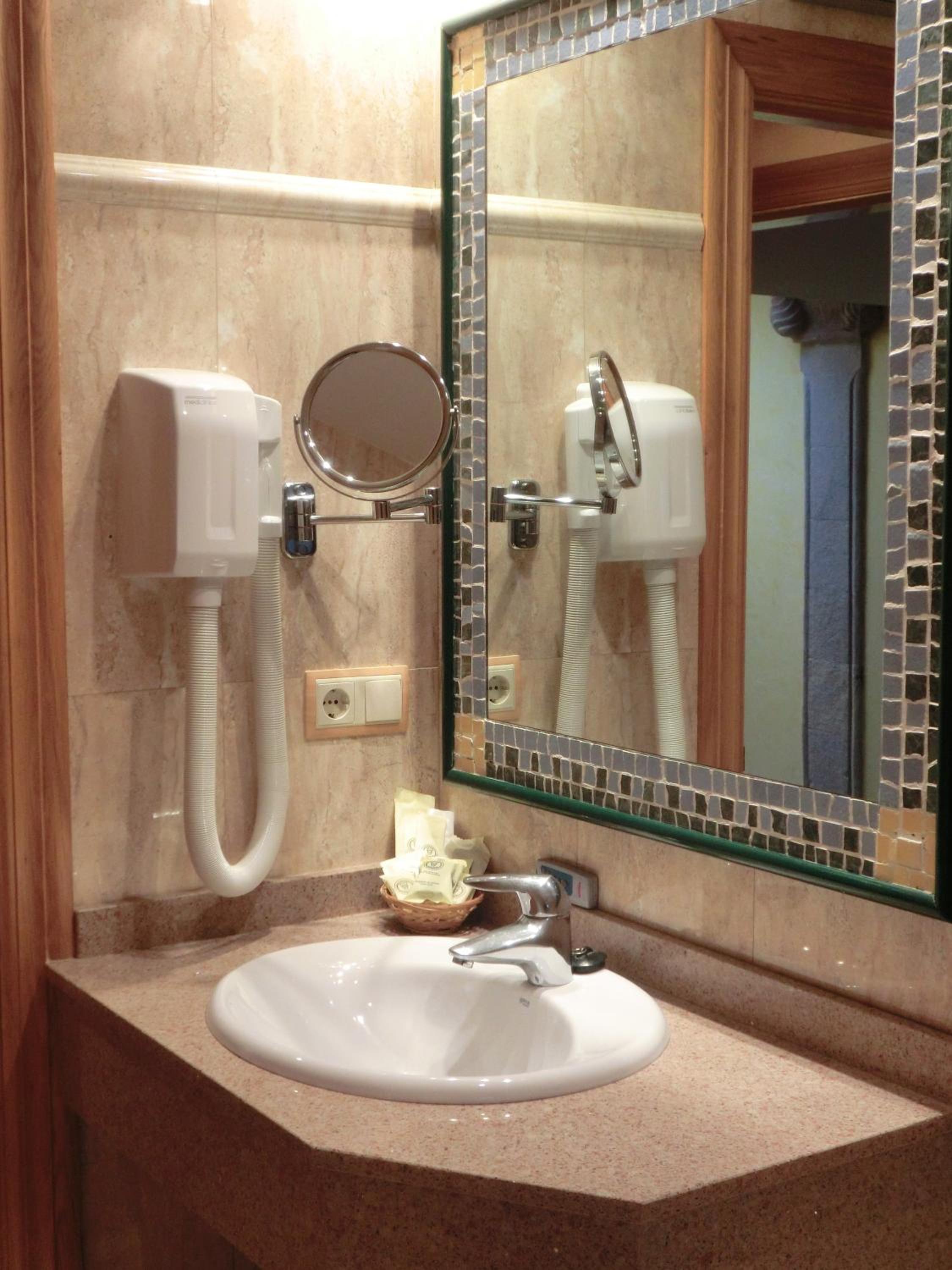 Standard Queen Room photo 2
