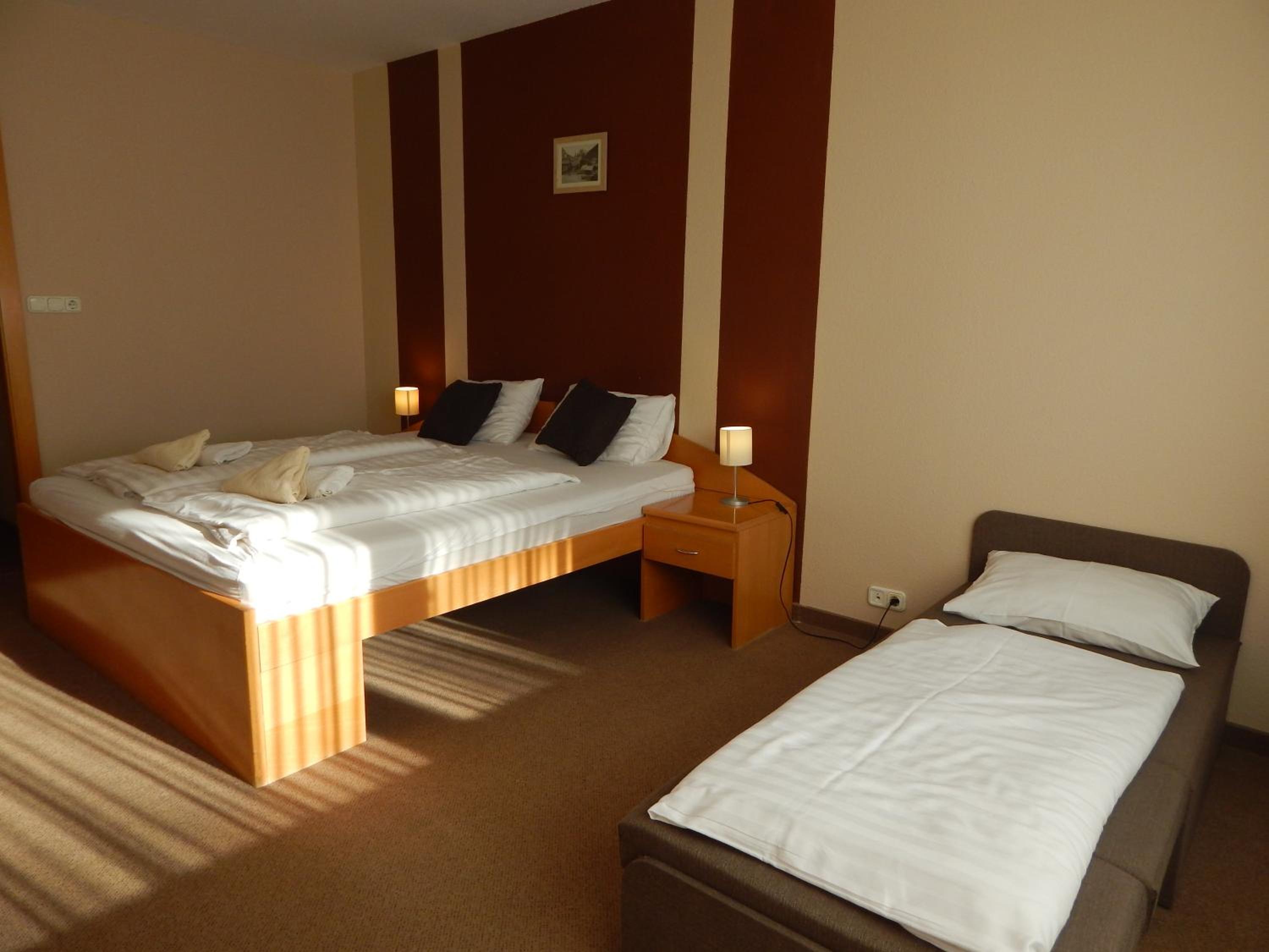 Double Room with Extra Bed - Photo 1