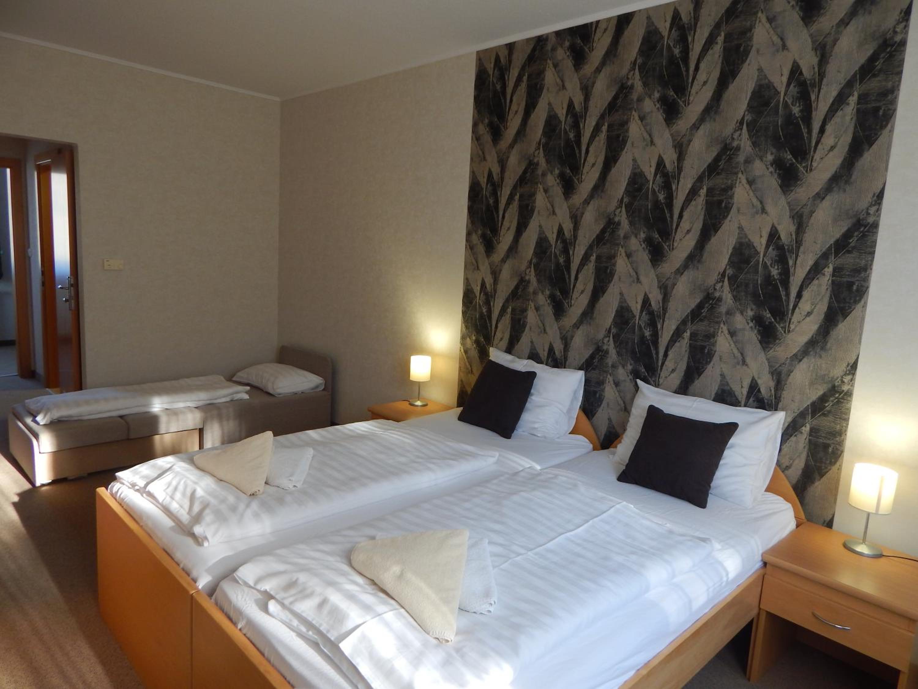 Double Room with Extra Bed - Photo 3