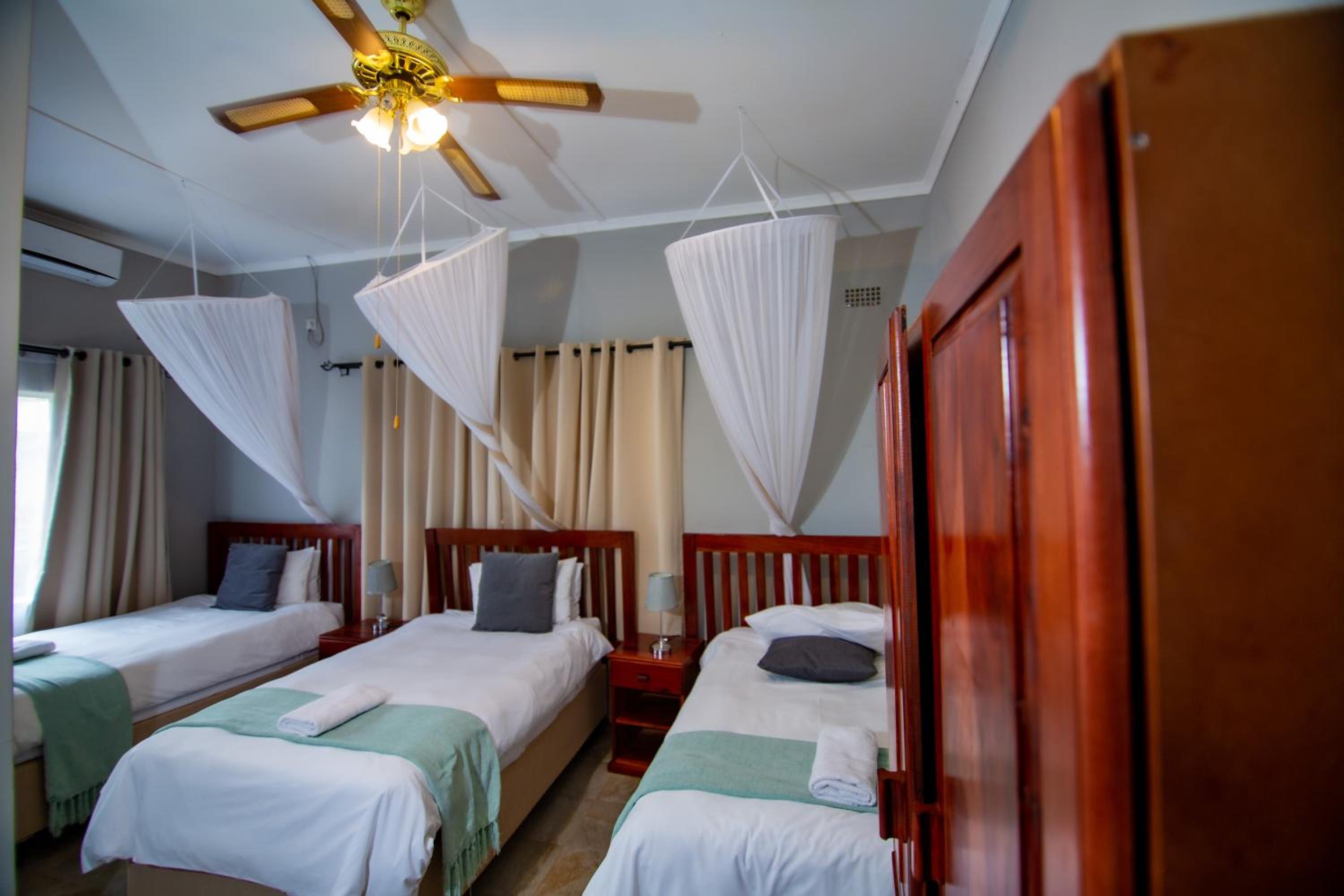 Triple Room with Private Bathroom