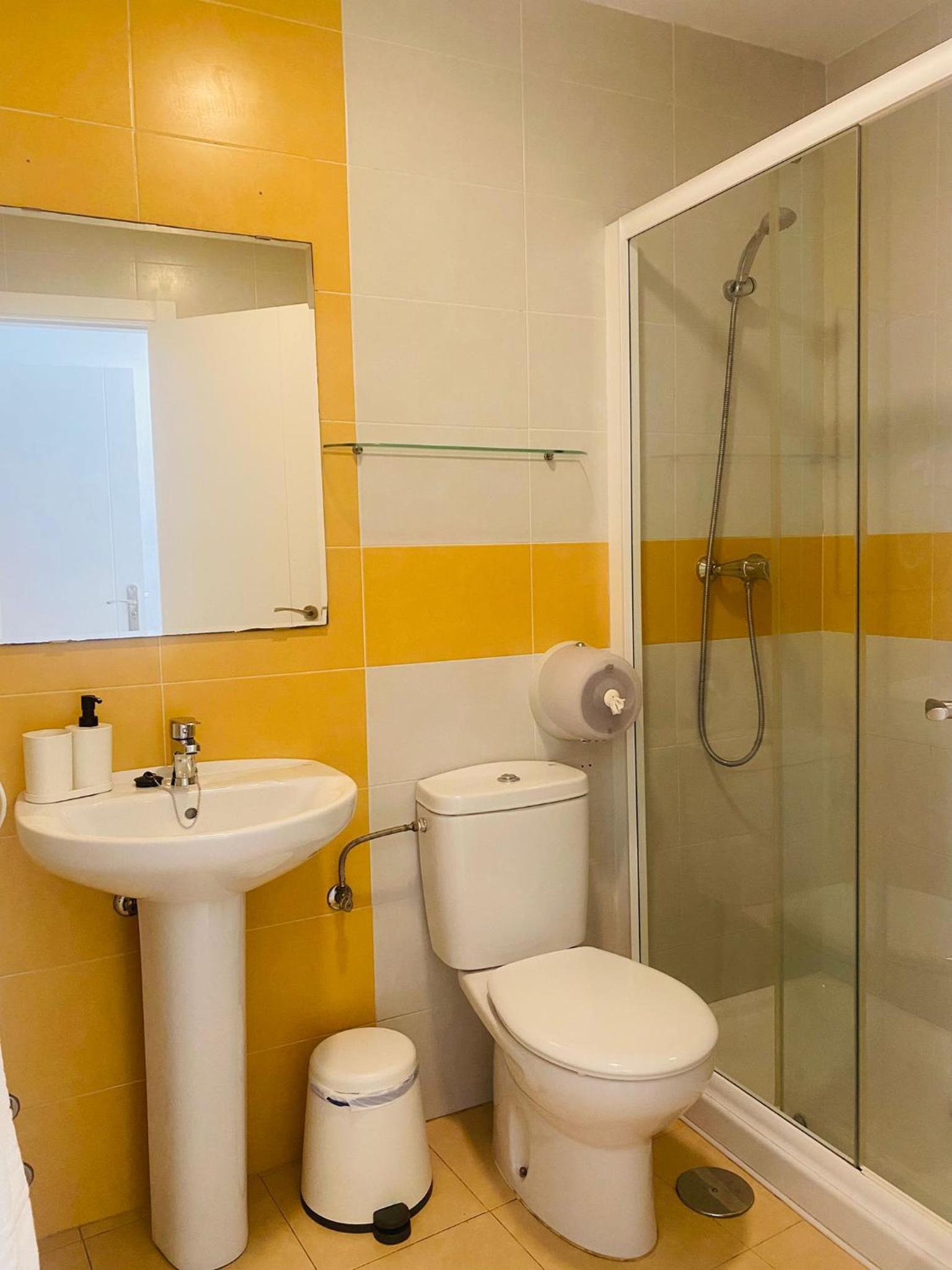 Double or Twin Room - Photo 4